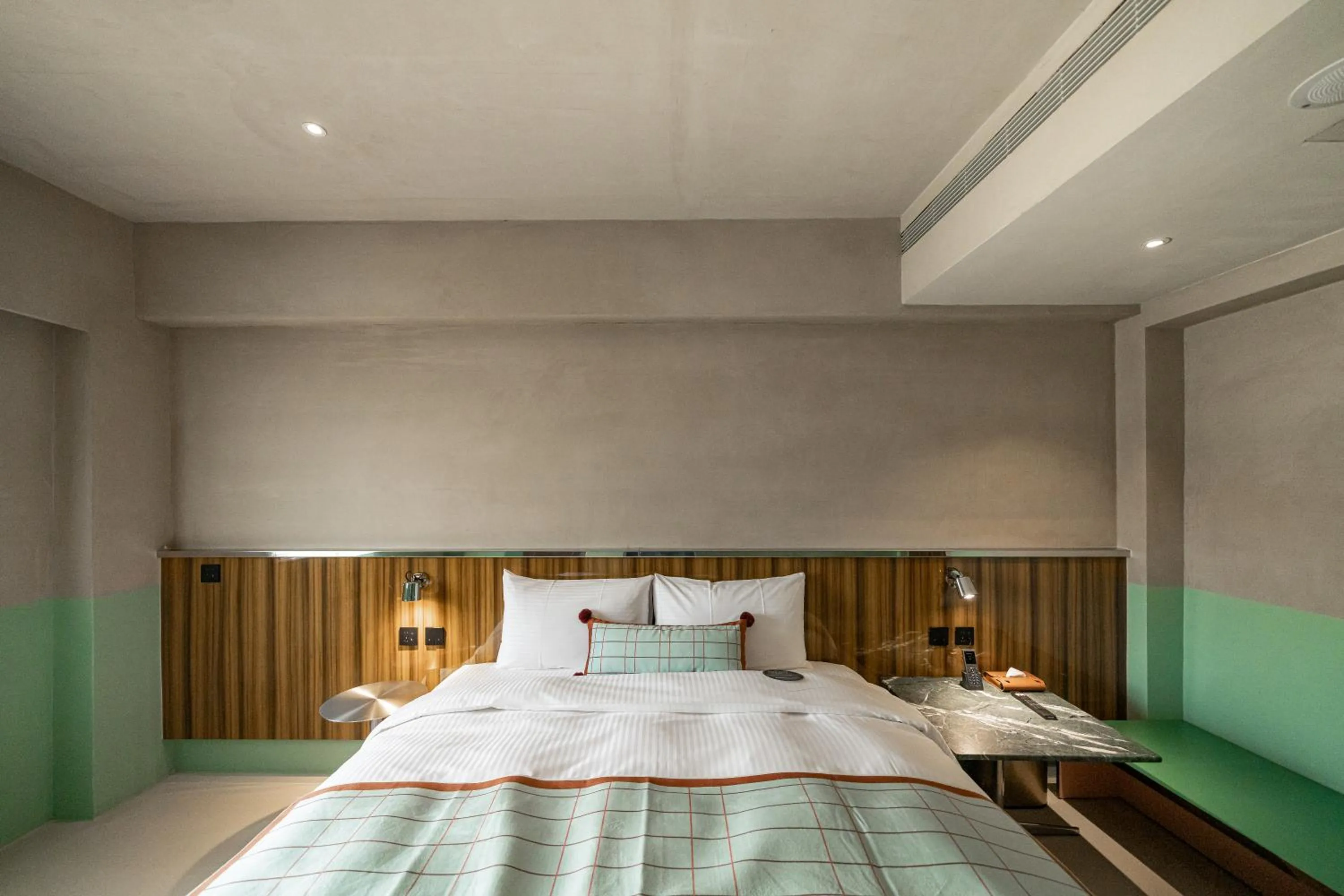 Photo of the whole room, Bed in PAPO'A Labs