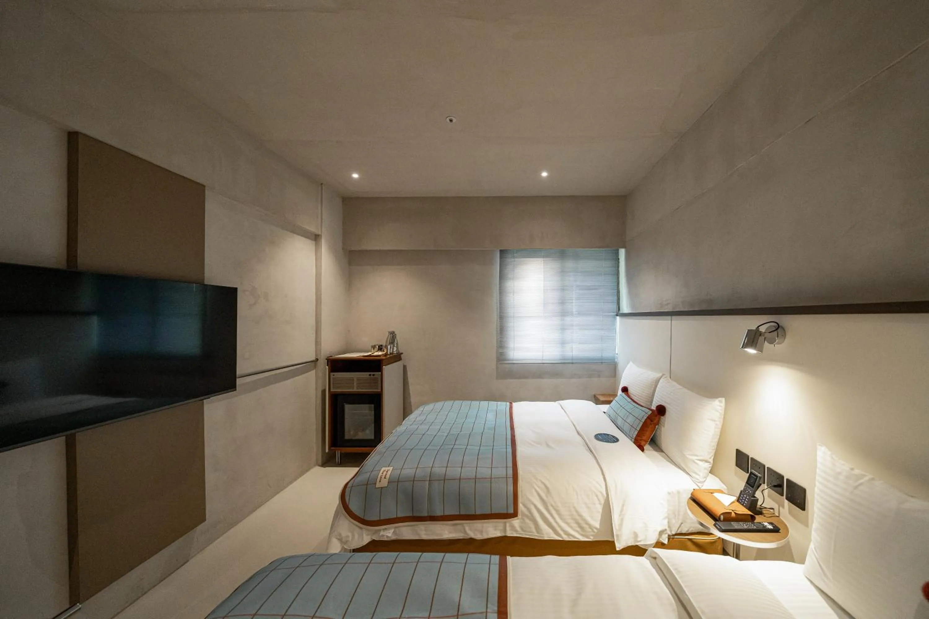 Photo of the whole room, Bed in PAPO'A Labs