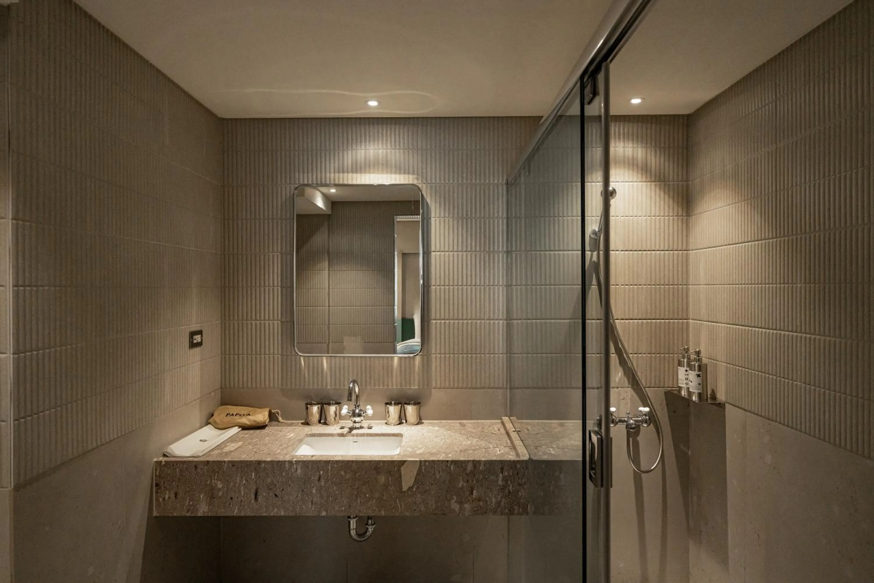 Shower in PAPO'A Labs