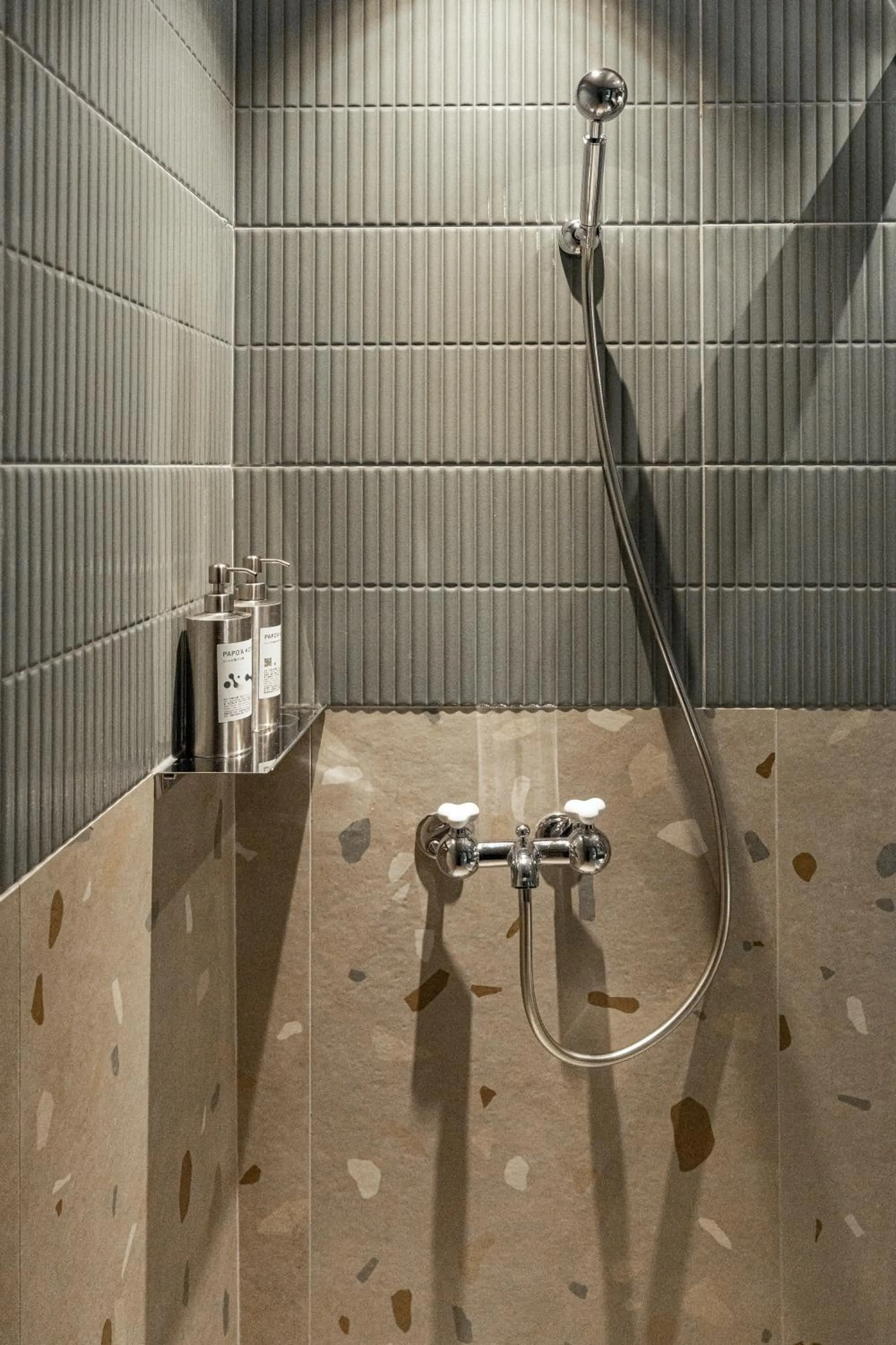 Shower in PAPO'A Labs