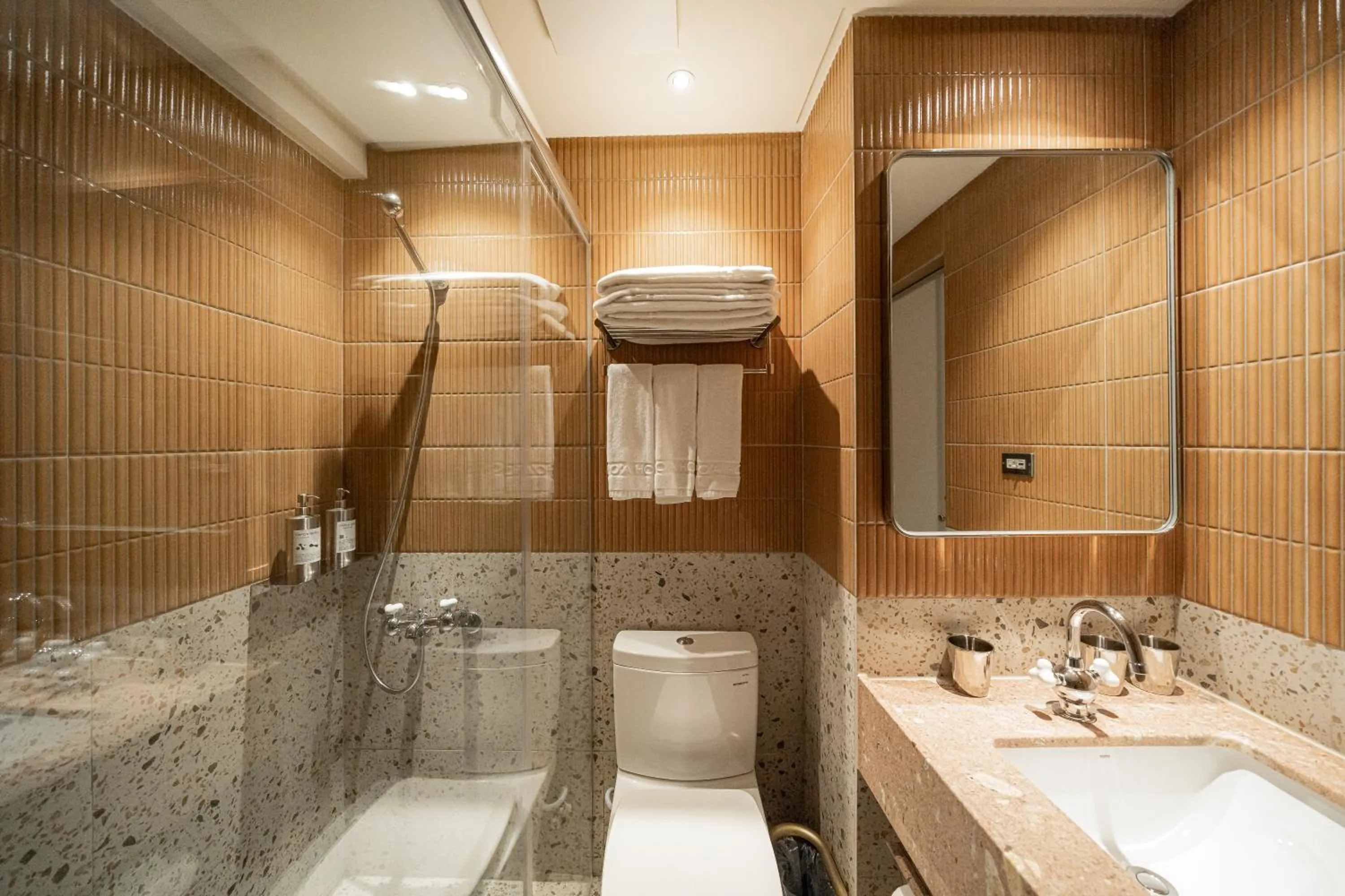 Shower in PAPO'A Labs