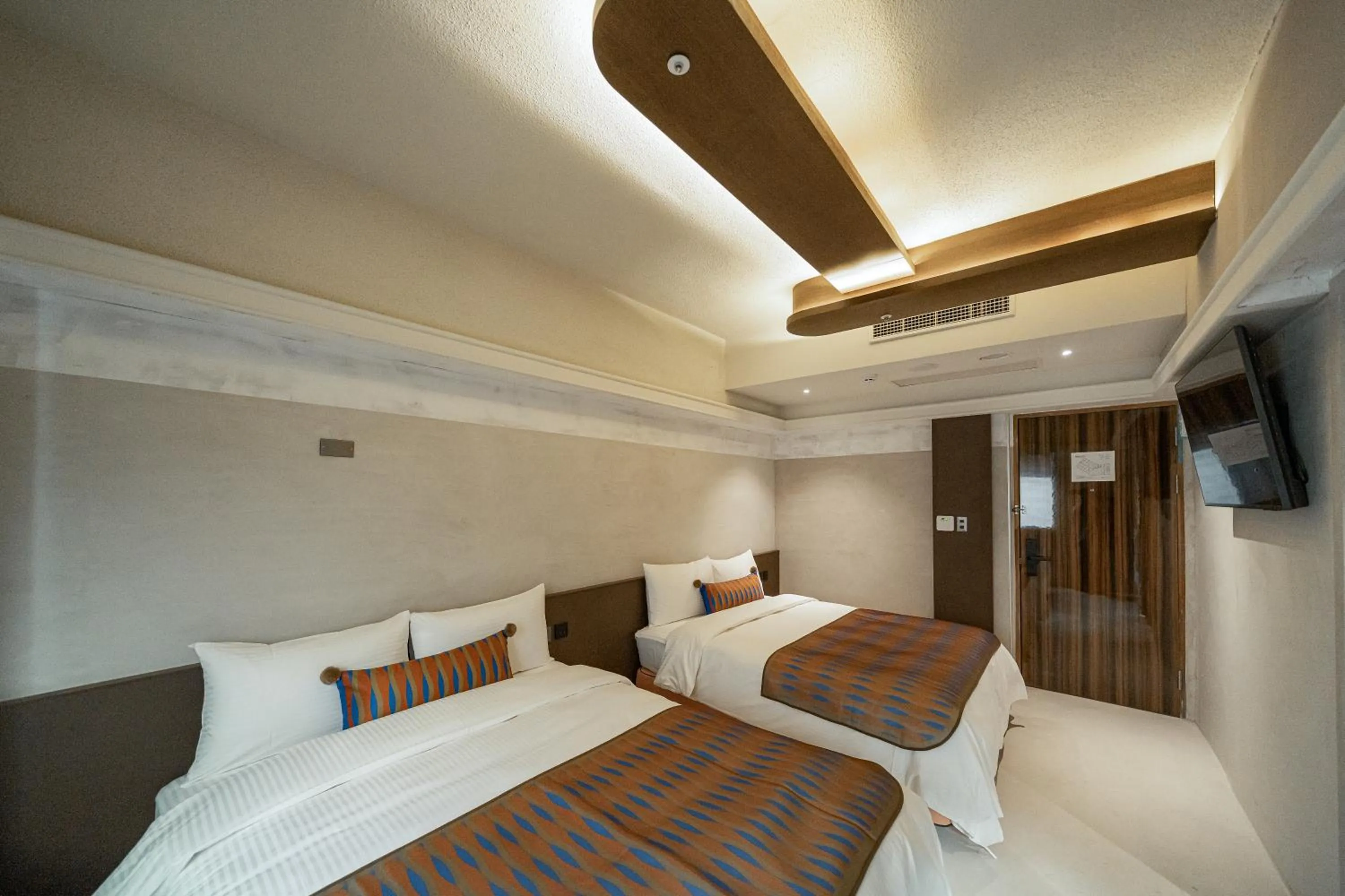 Photo of the whole room, Bed in PAPO'A Labs