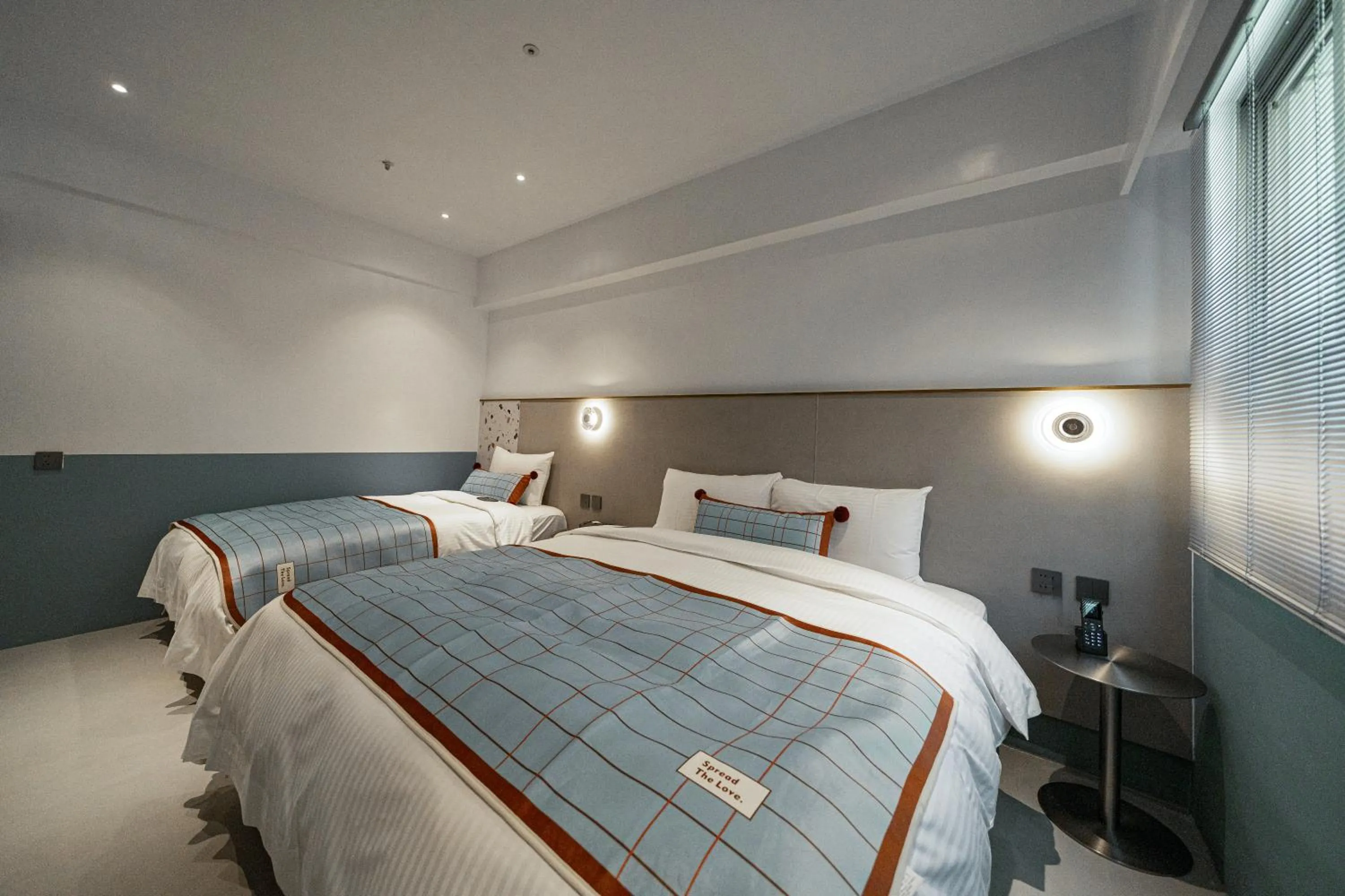 Photo of the whole room, Bed in PAPO'A Labs