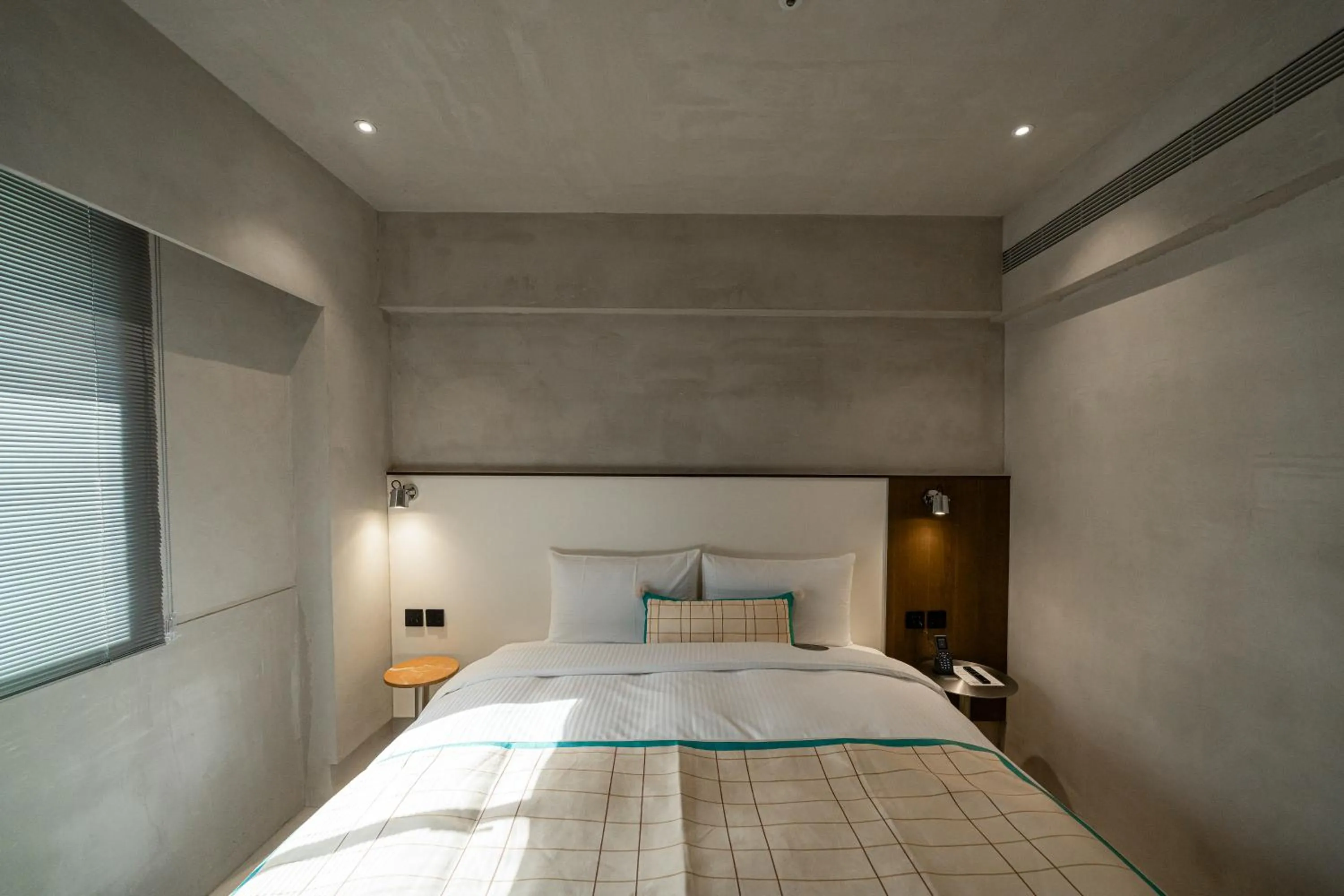 Photo of the whole room, Bed in PAPO'A Labs