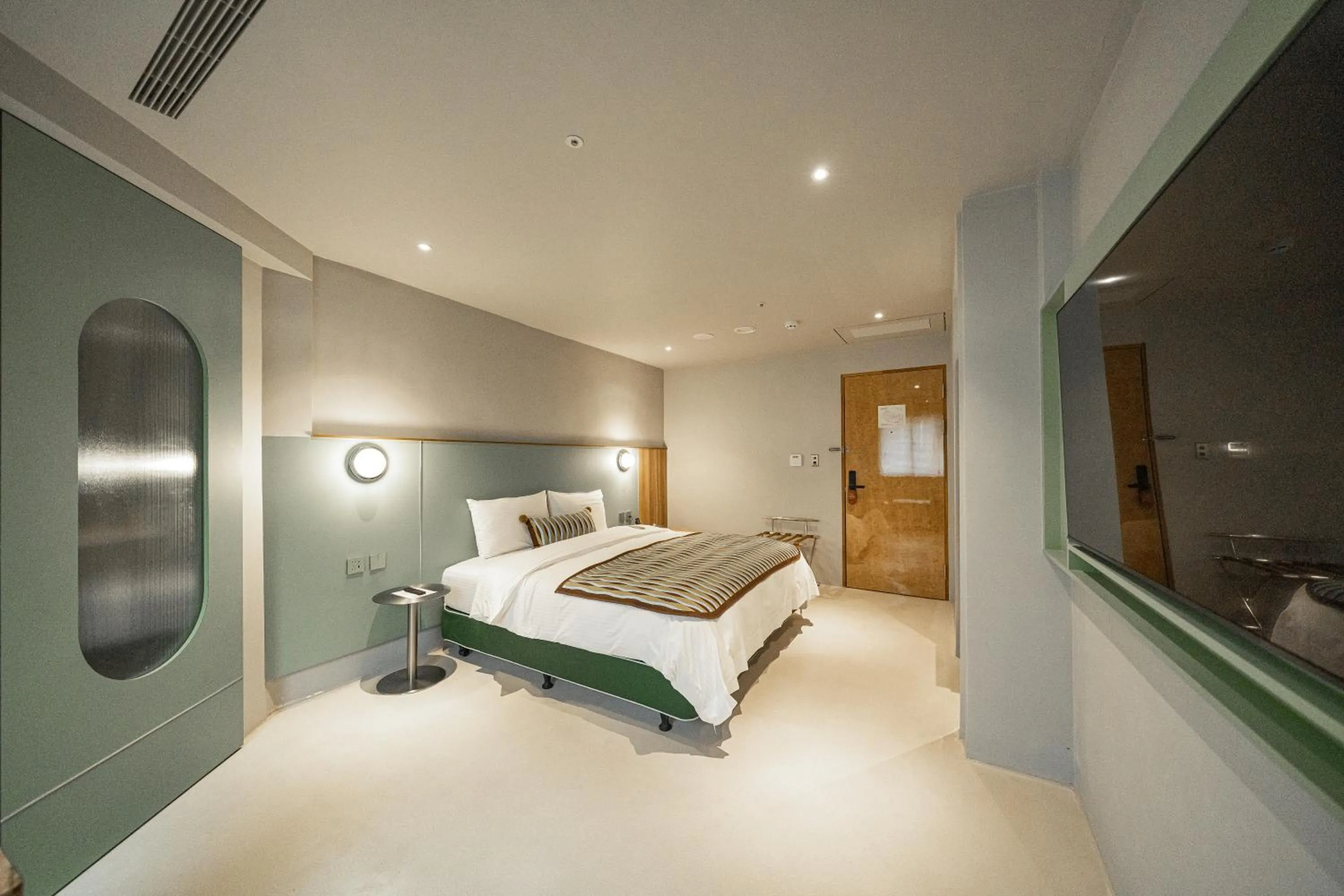Photo of the whole room, Bed in PAPO'A Labs