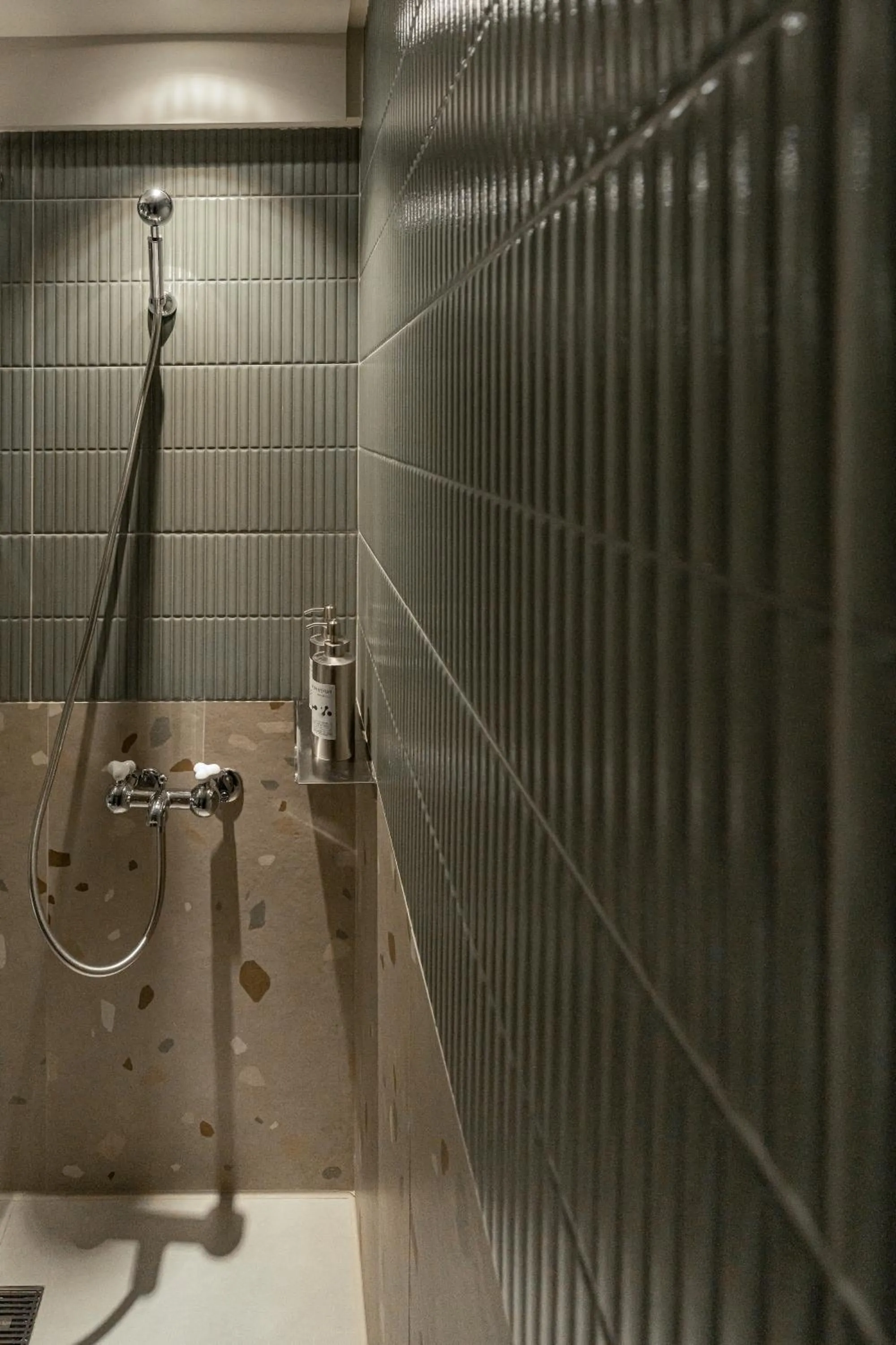 Shower in PAPO'A Labs