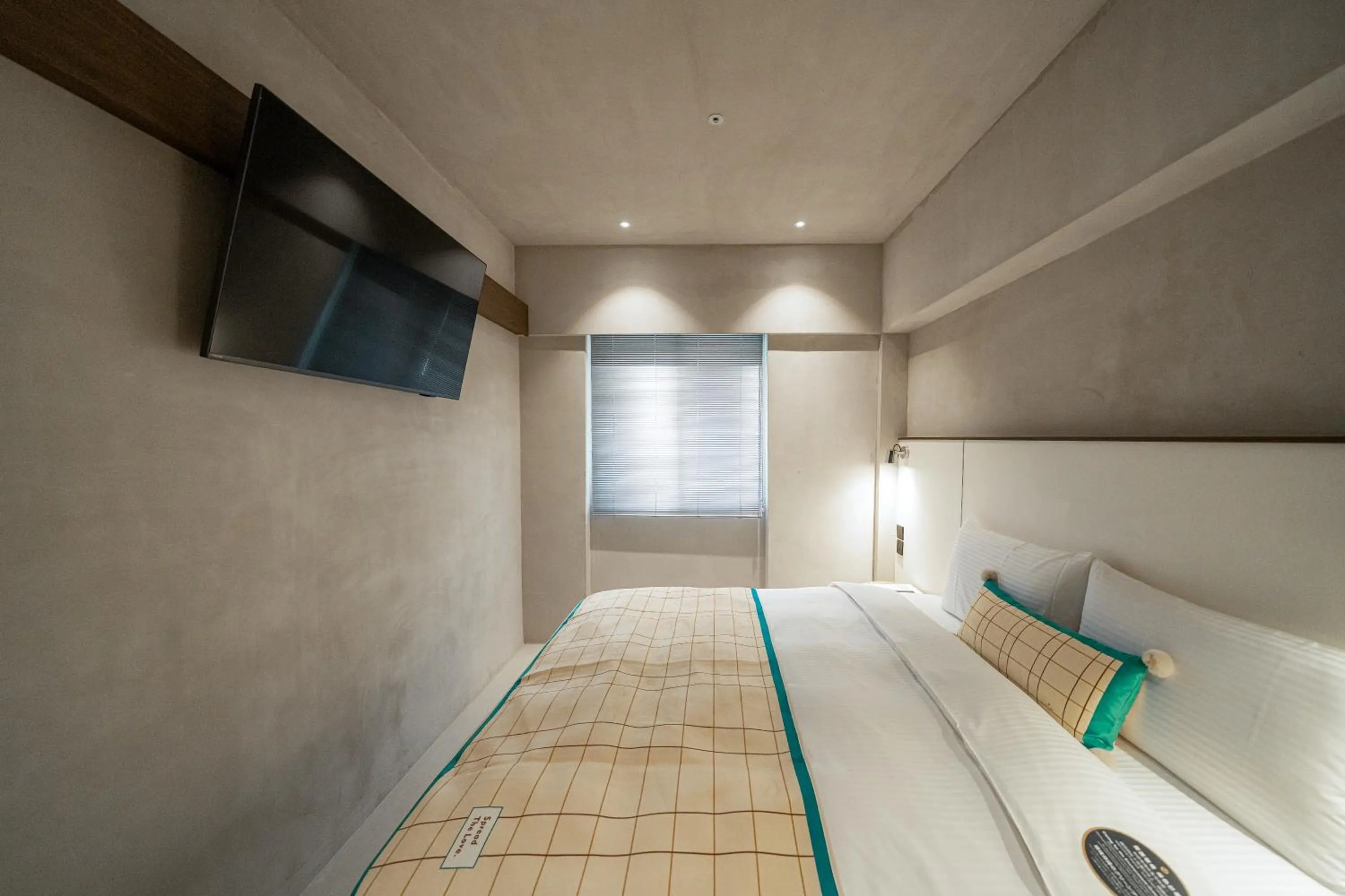 Photo of the whole room, Bed in PAPO'A Labs