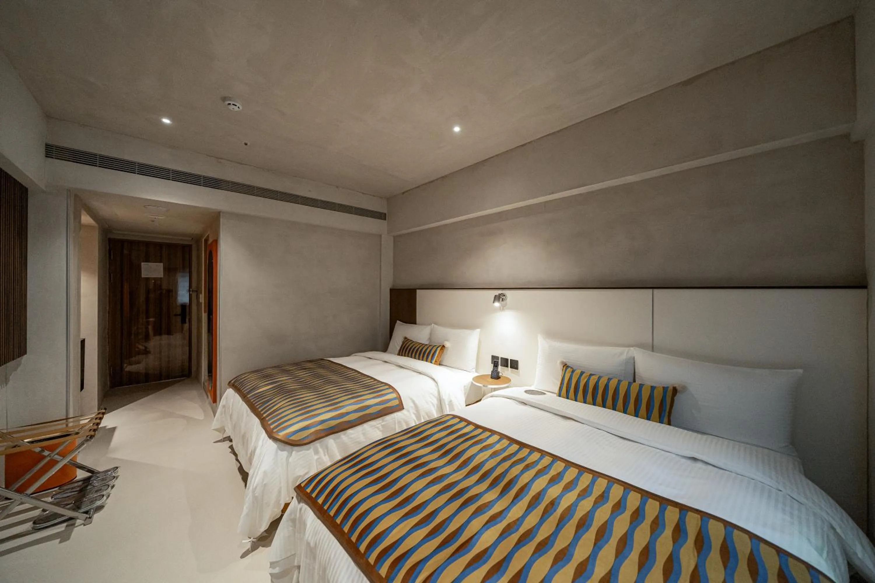 Photo of the whole room, Bed in PAPO'A Labs