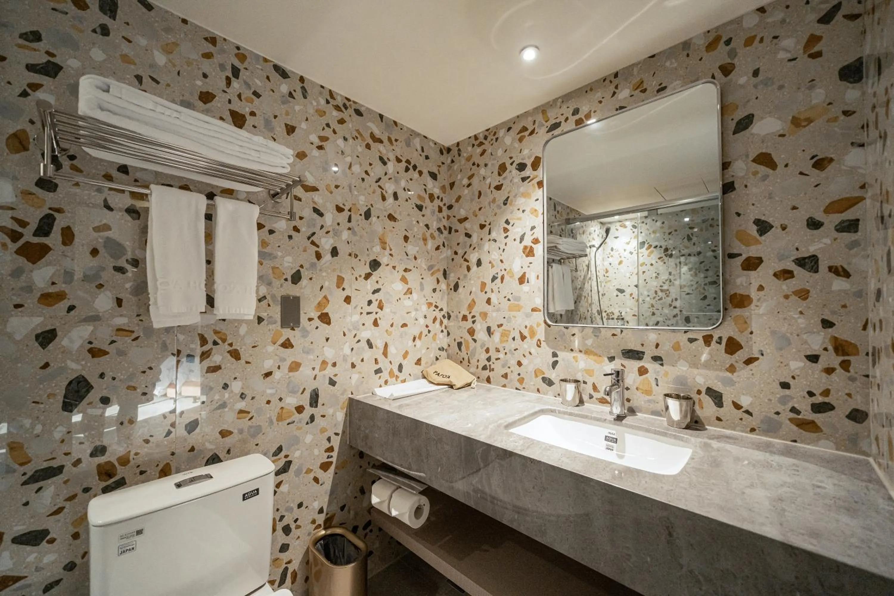 Bathroom in PAPO'A Labs