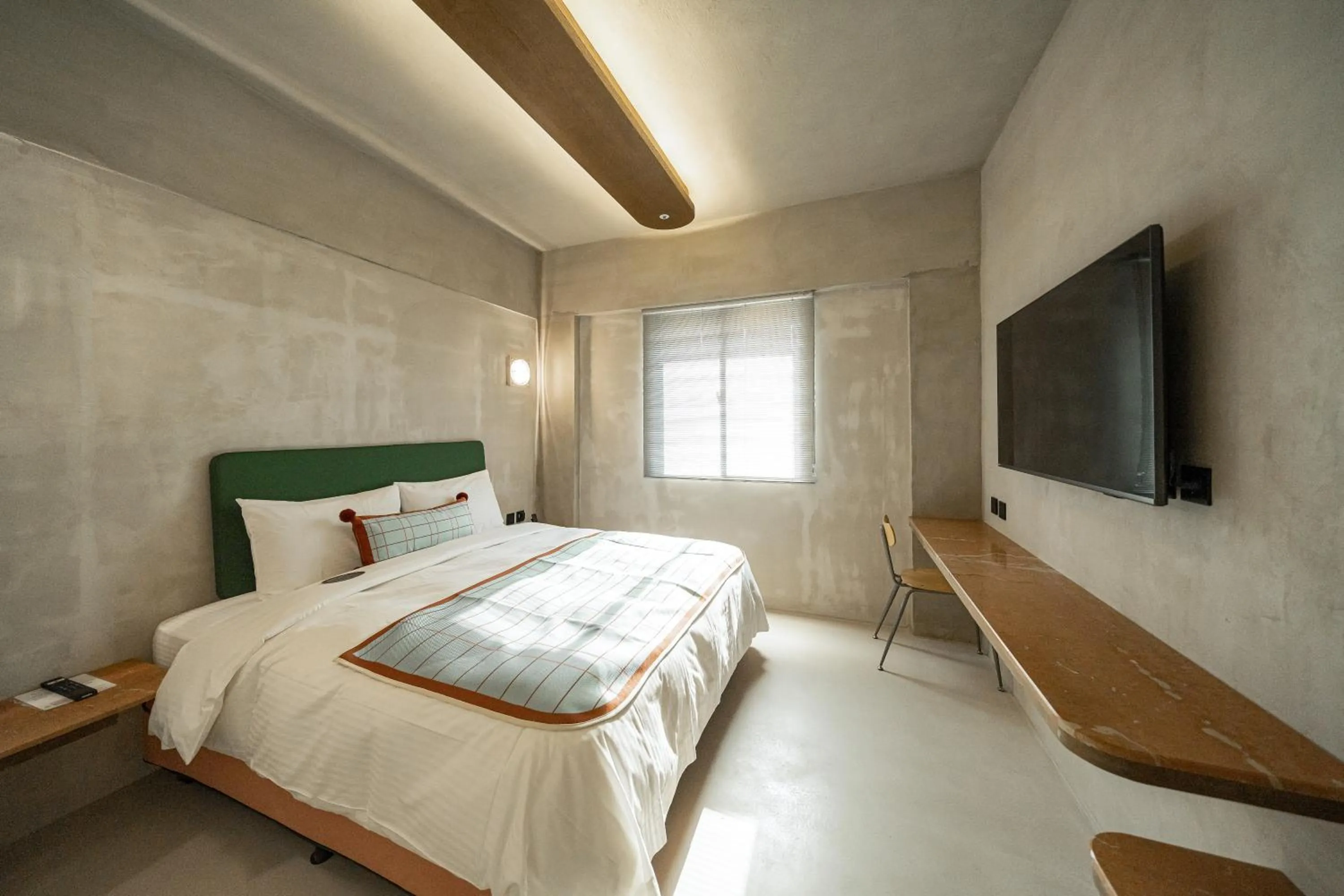 Photo of the whole room, Bed in PAPO'A Labs