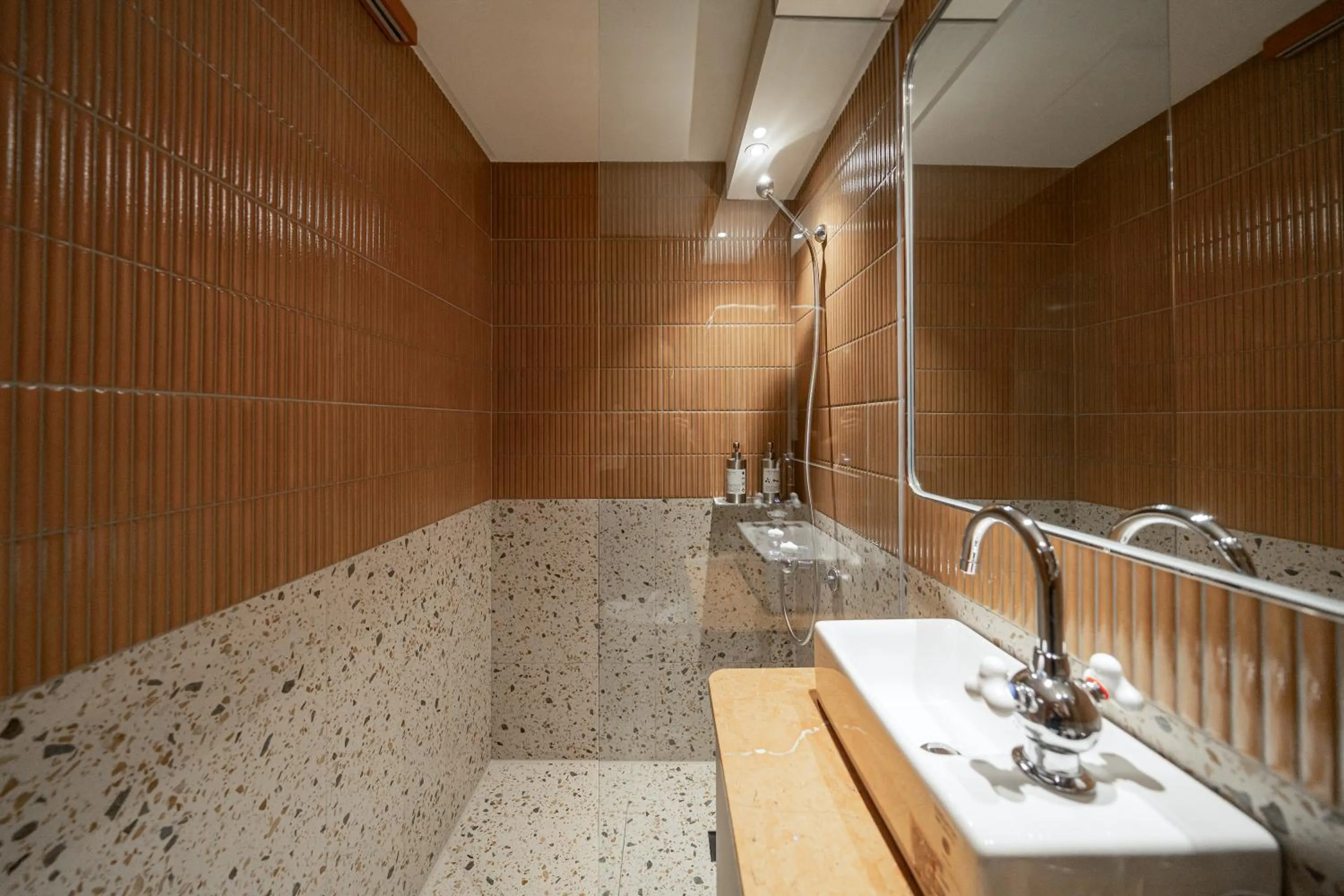 Bathroom in PAPO'A Labs