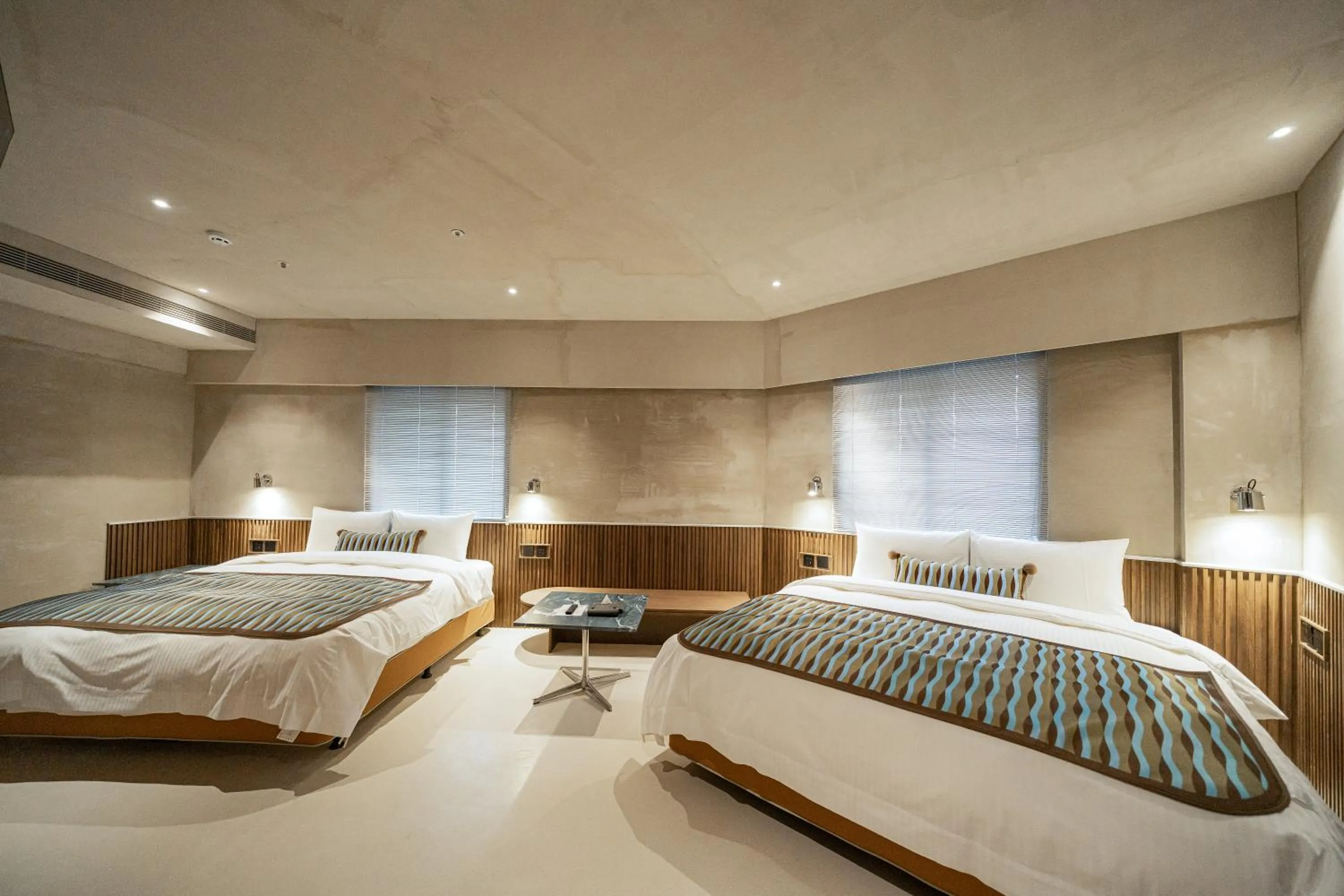 Photo of the whole room, Bed in PAPO'A Labs