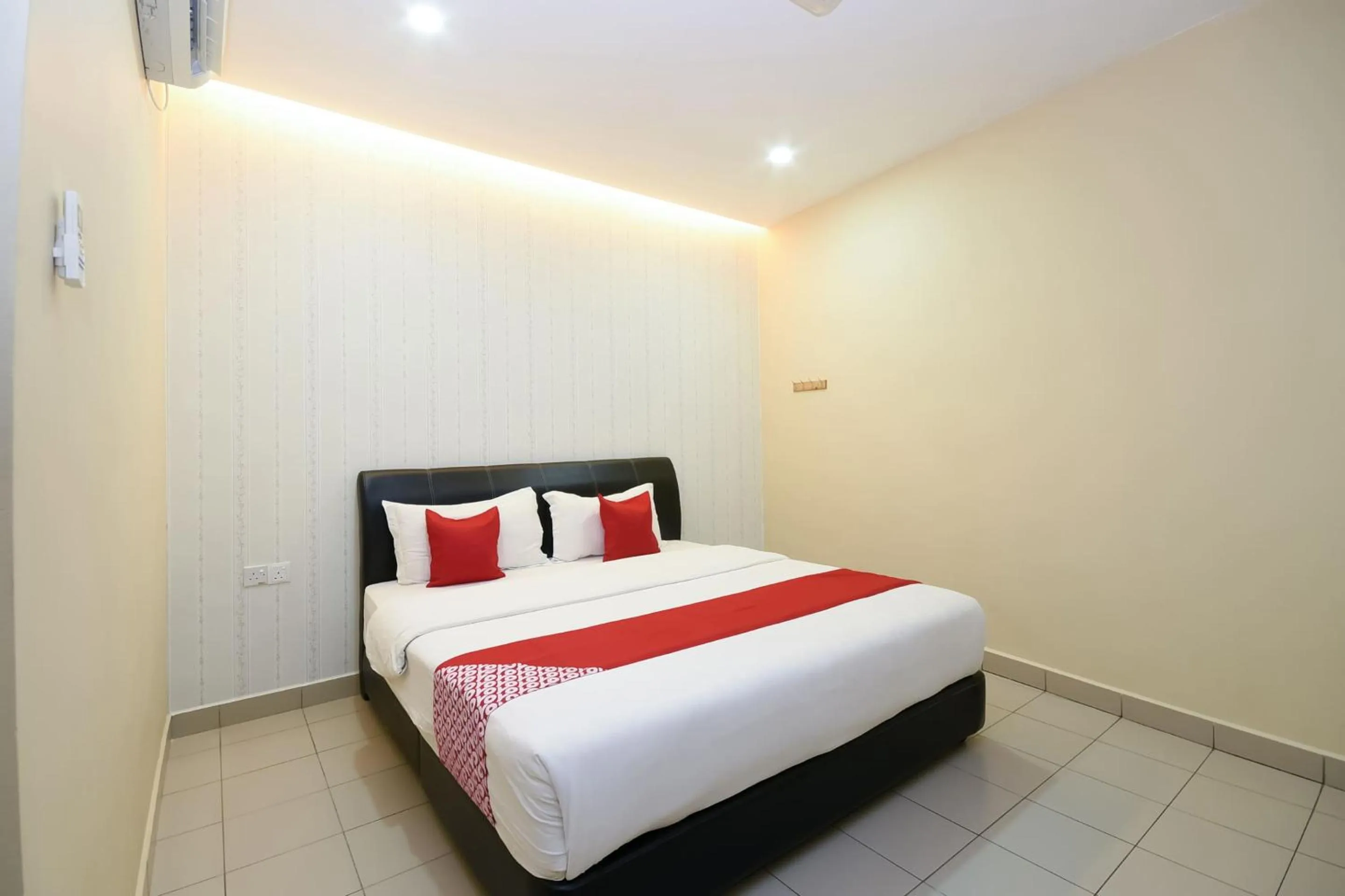 Bedroom, Bed in Hotel O Ys Inn