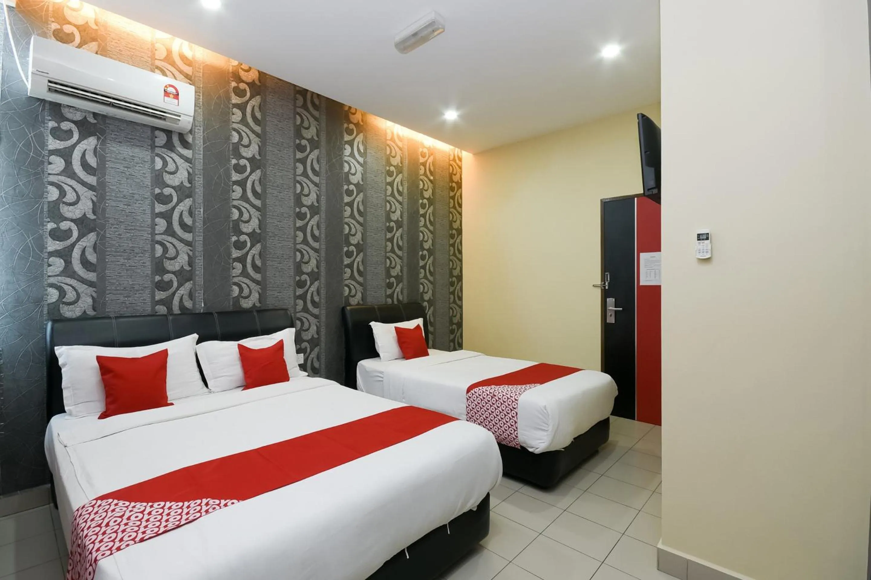 Bedroom, Bed in Hotel O Ys Inn