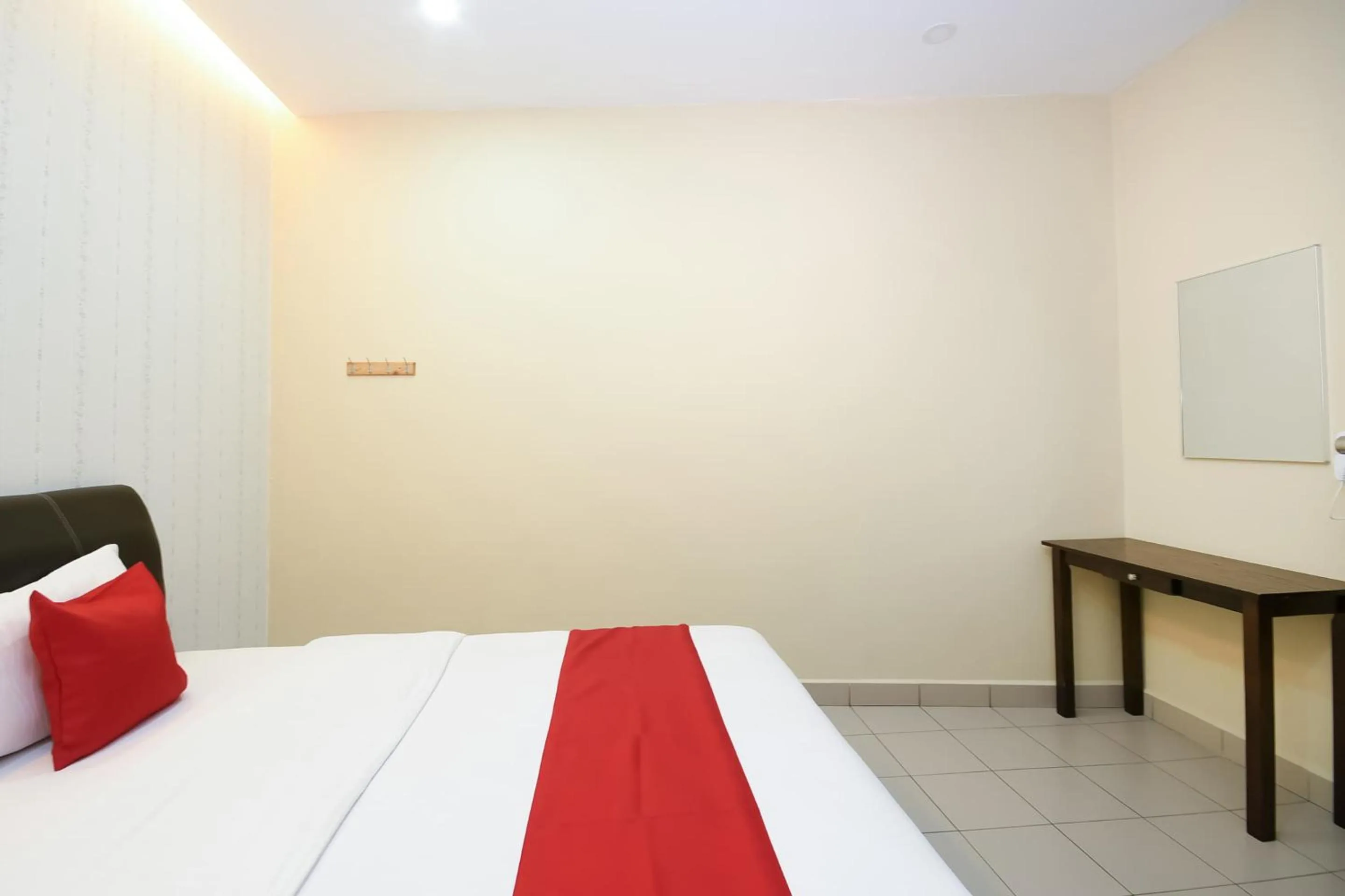 Bedroom, Bed in Hotel O Ys Inn