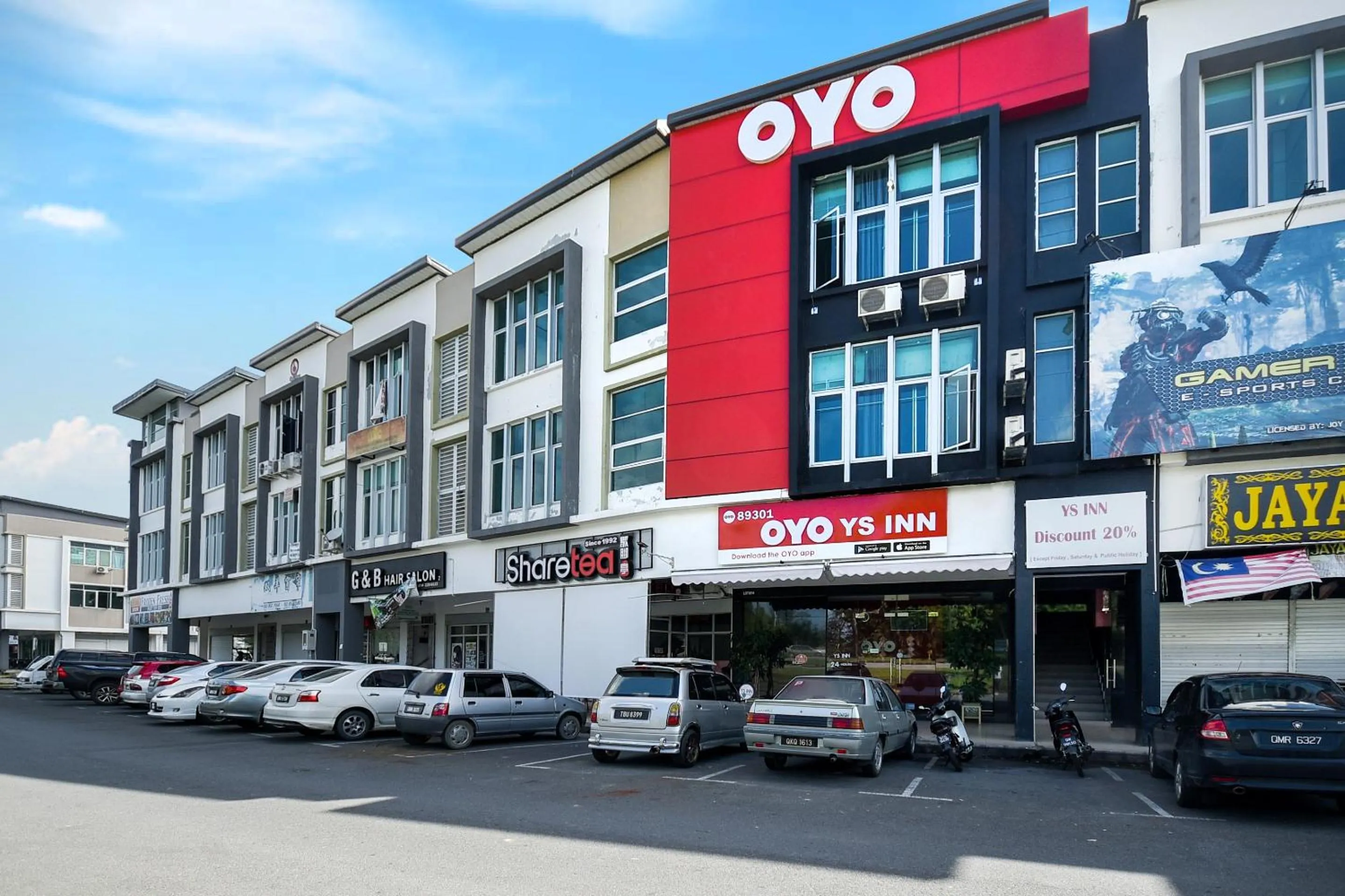Facade/entrance in Hotel O Ys Inn