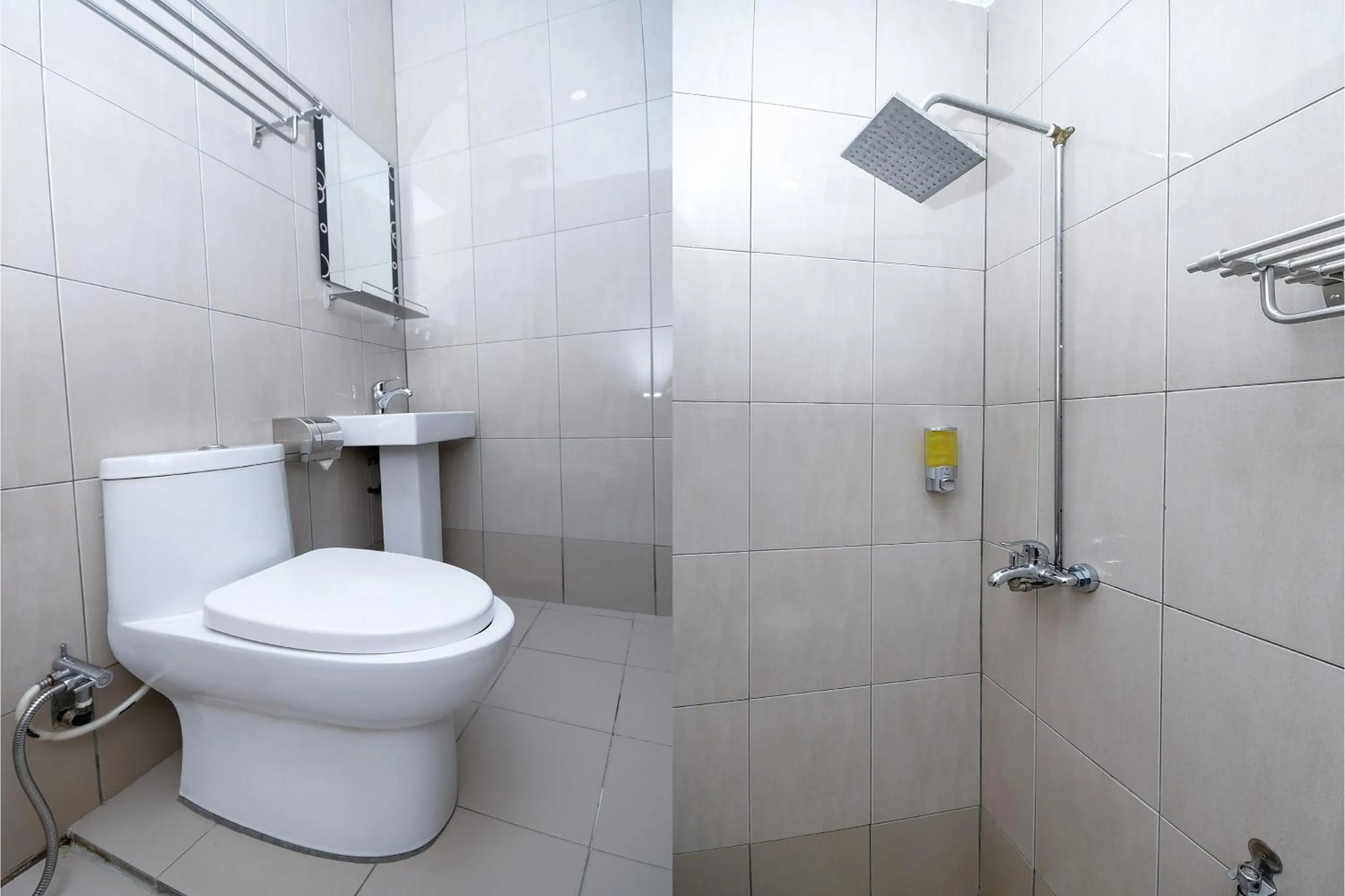 Bathroom in Hotel O Ys Inn