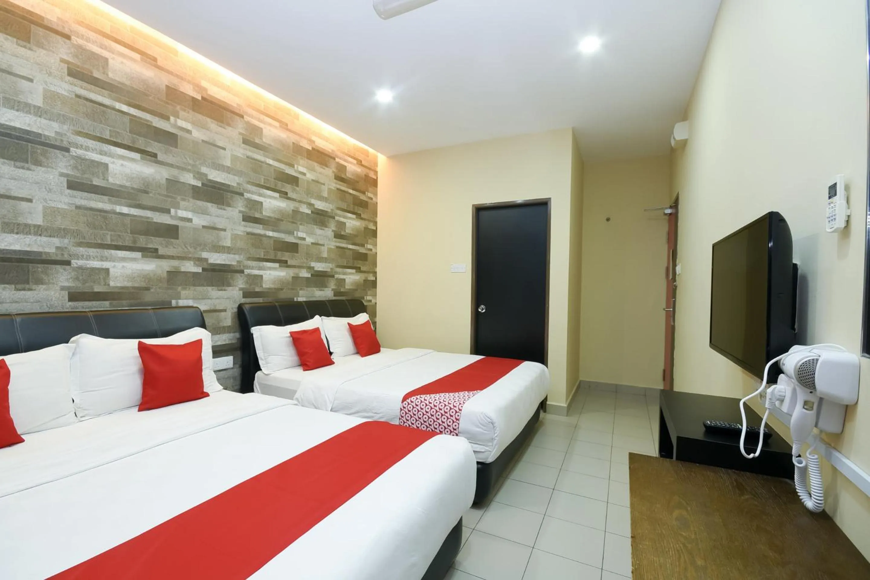 Bedroom, Bed in Hotel O Ys Inn