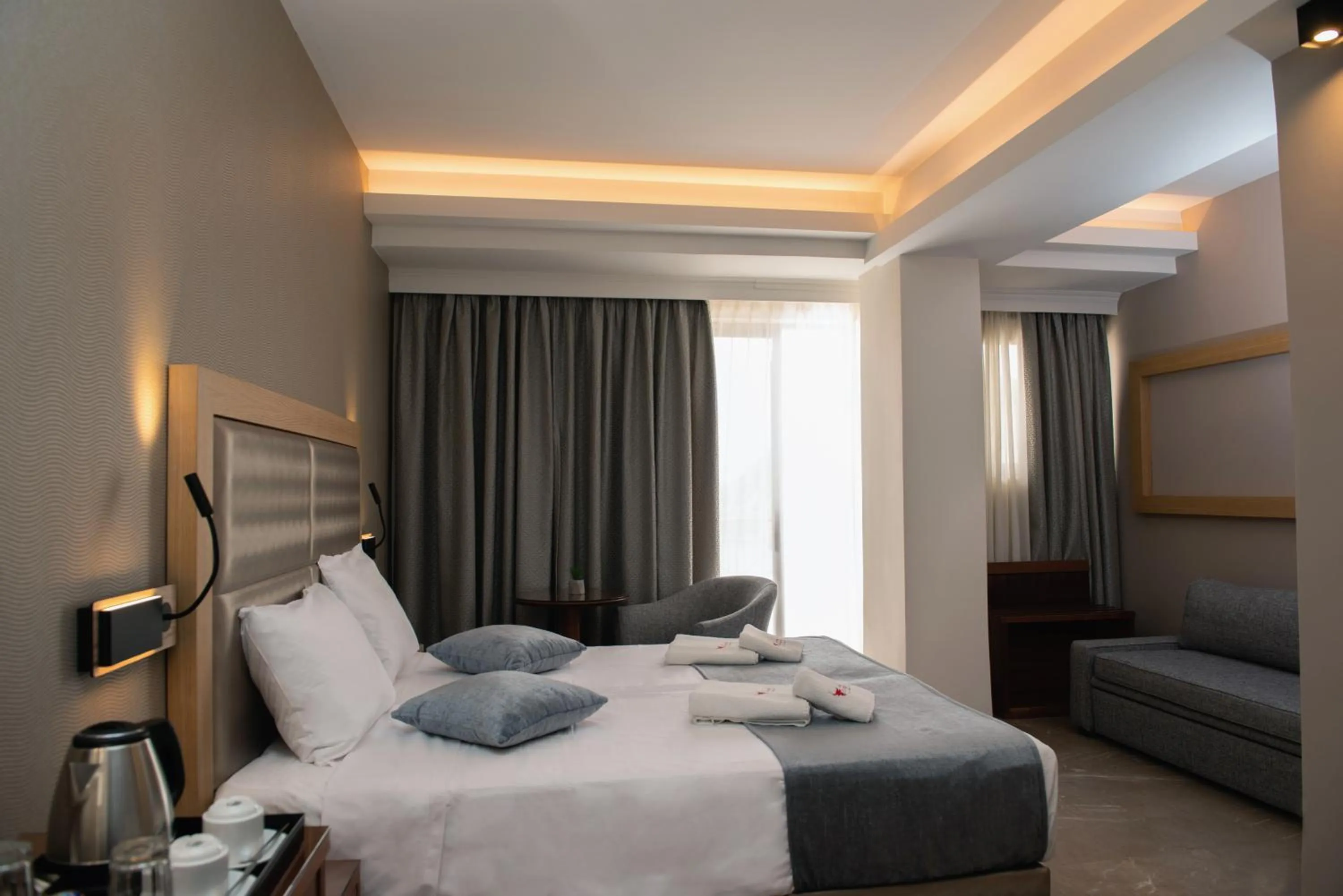 Photo of the whole room, Bed in King Minos Hotel