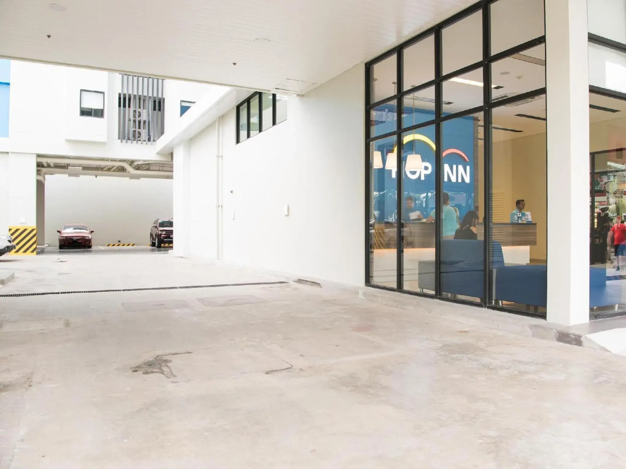 Facade/entrance in Hop Inn Hotel Ermita Manila Facade/entrance in Hop Inn Hotel Ermita Manila