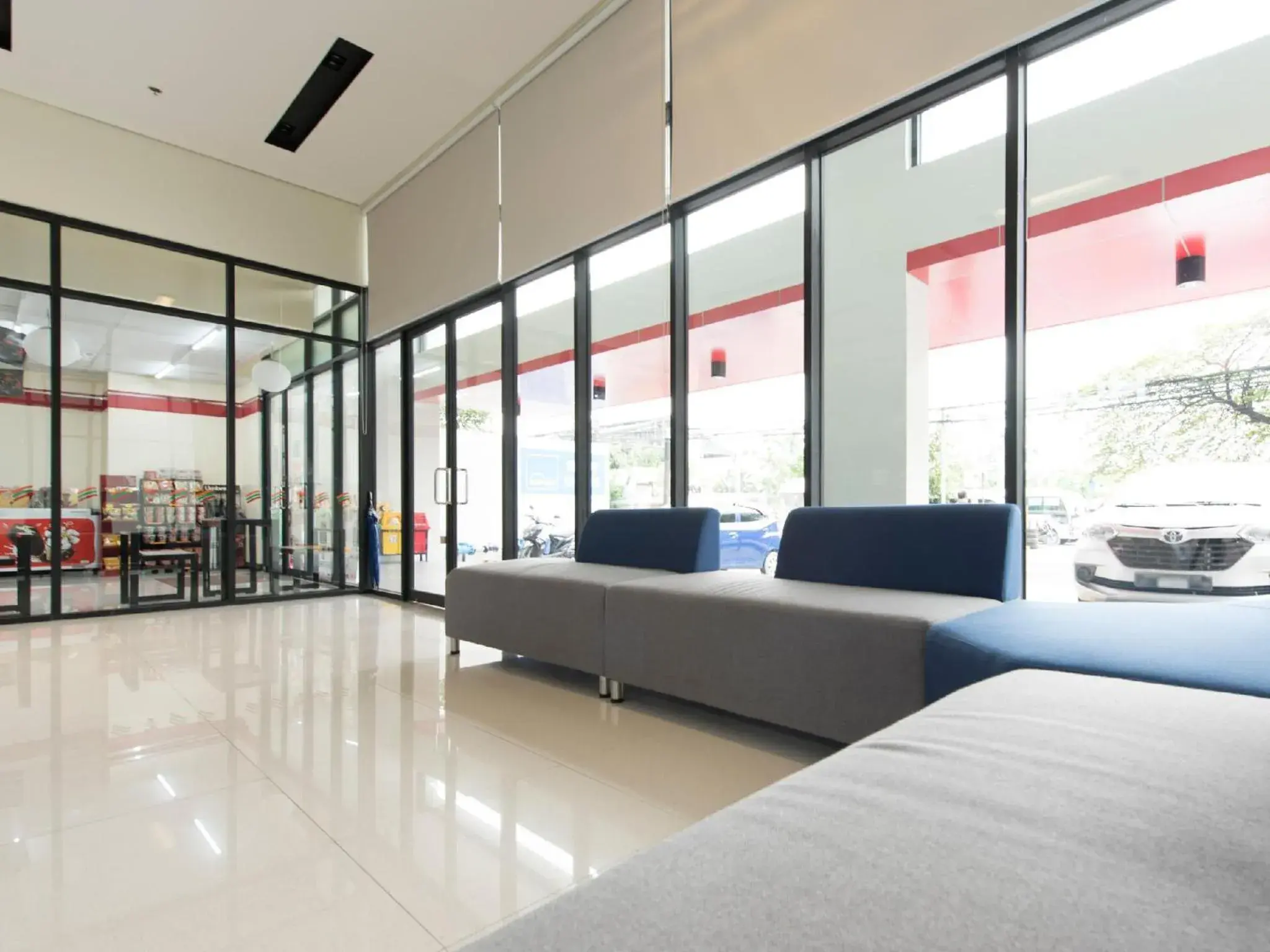 Lobby or reception, Bed in Hop Inn Hotel Ermita Manila Lobby or reception, Bed in Hop Inn Hotel Ermita Manila