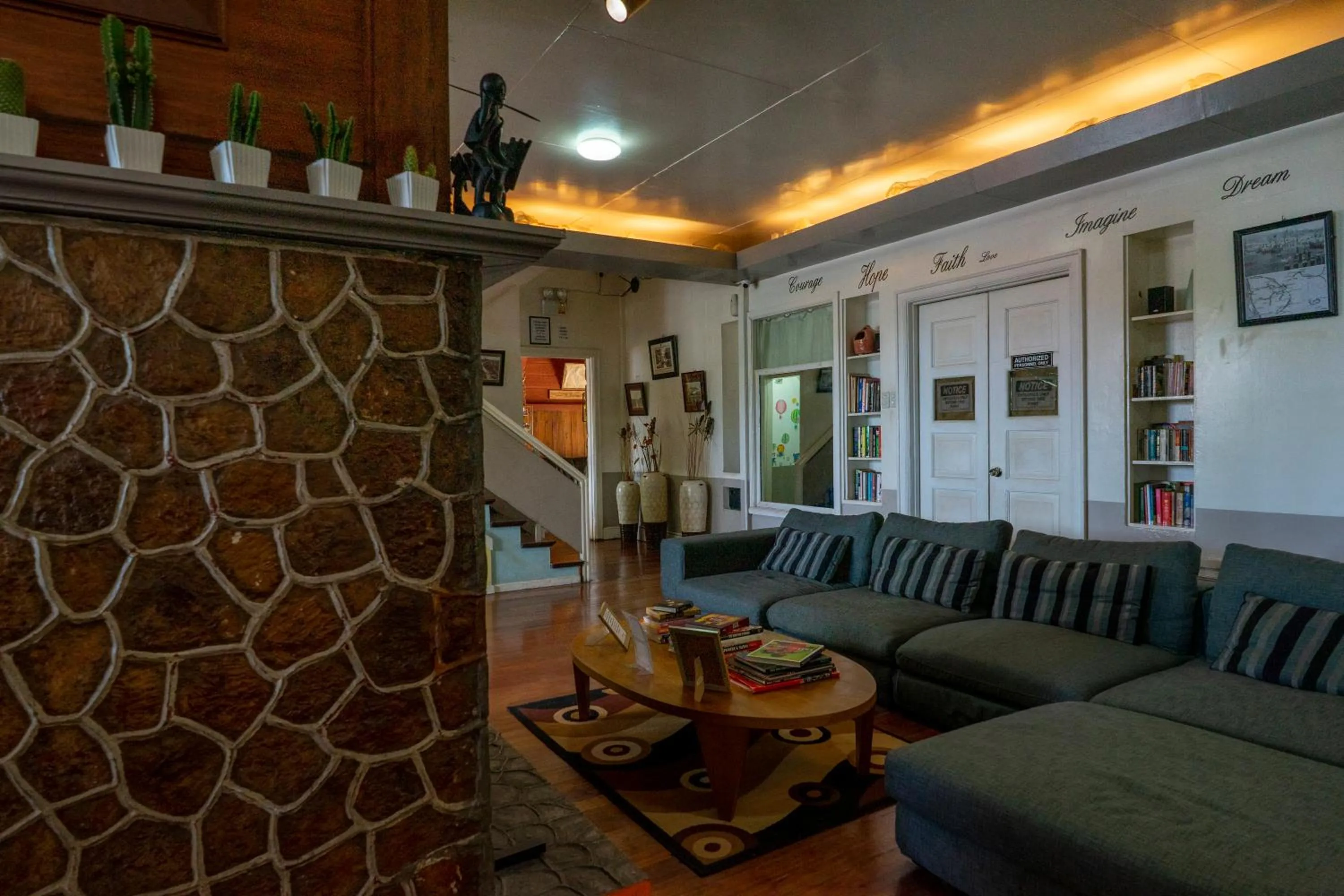 Seating area in Old Orangewood Bed & Breakfast