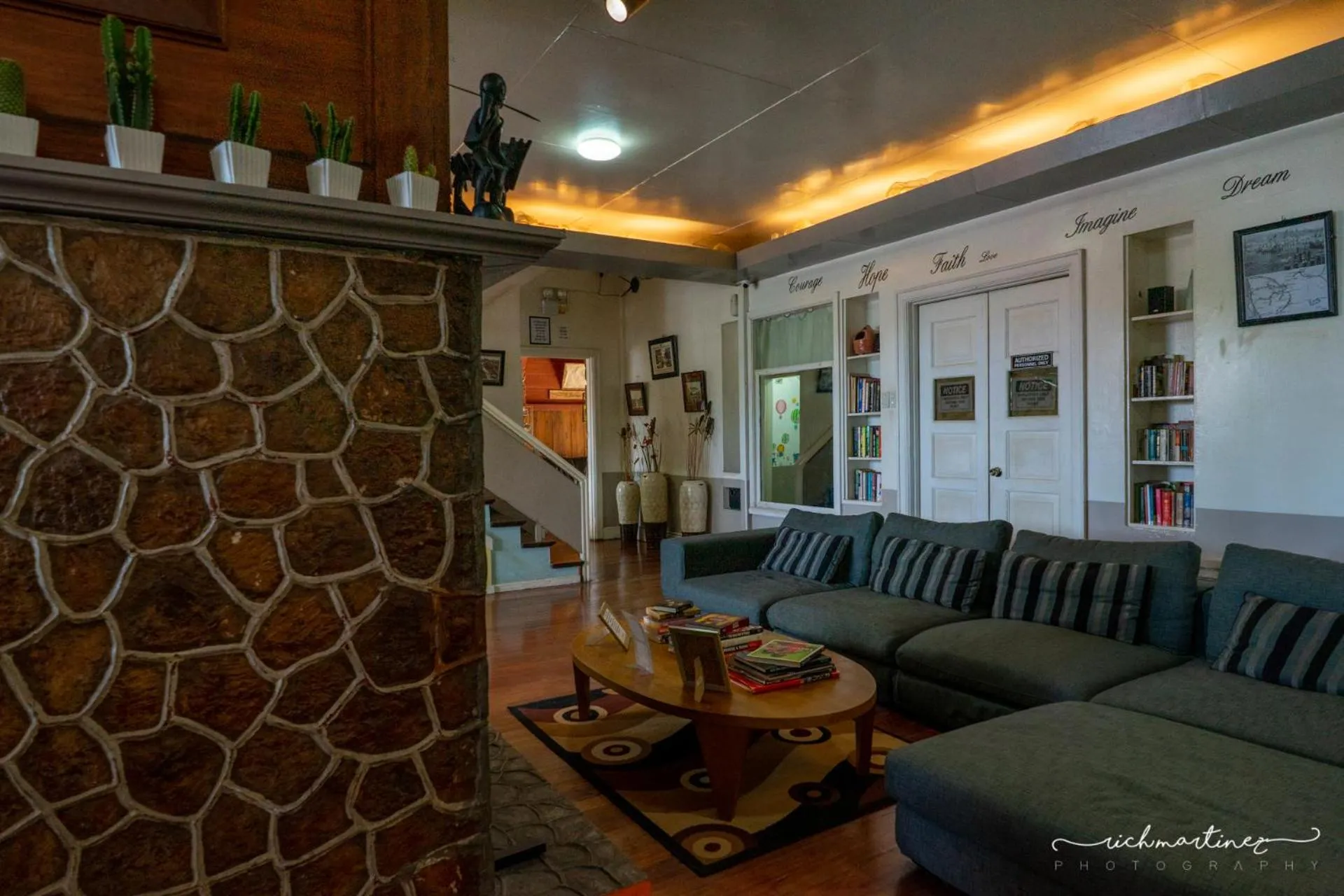 Living room in Old Orangewood Bed & Breakfast