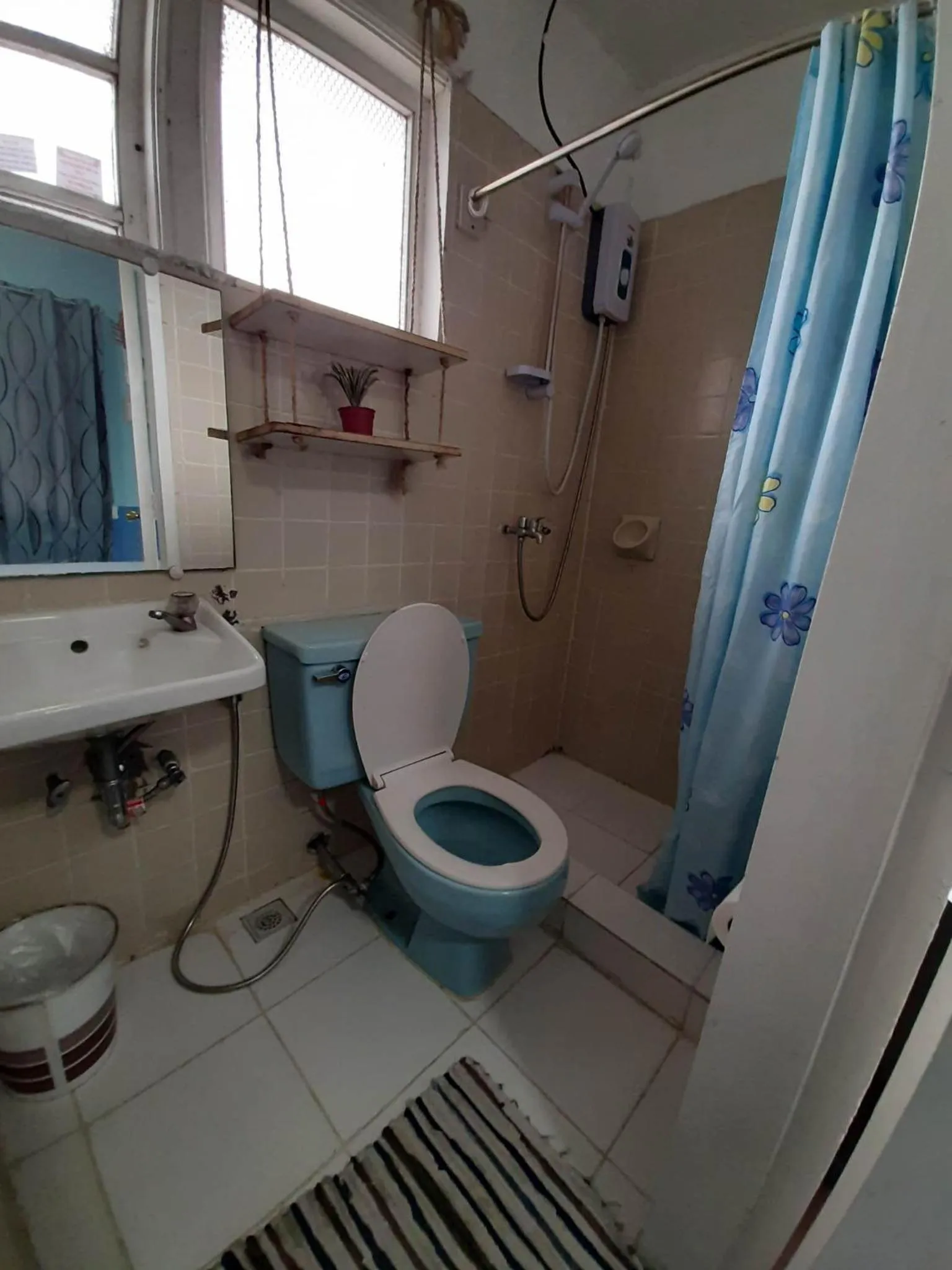 Bathroom in Old Orangewood Bed & Breakfast