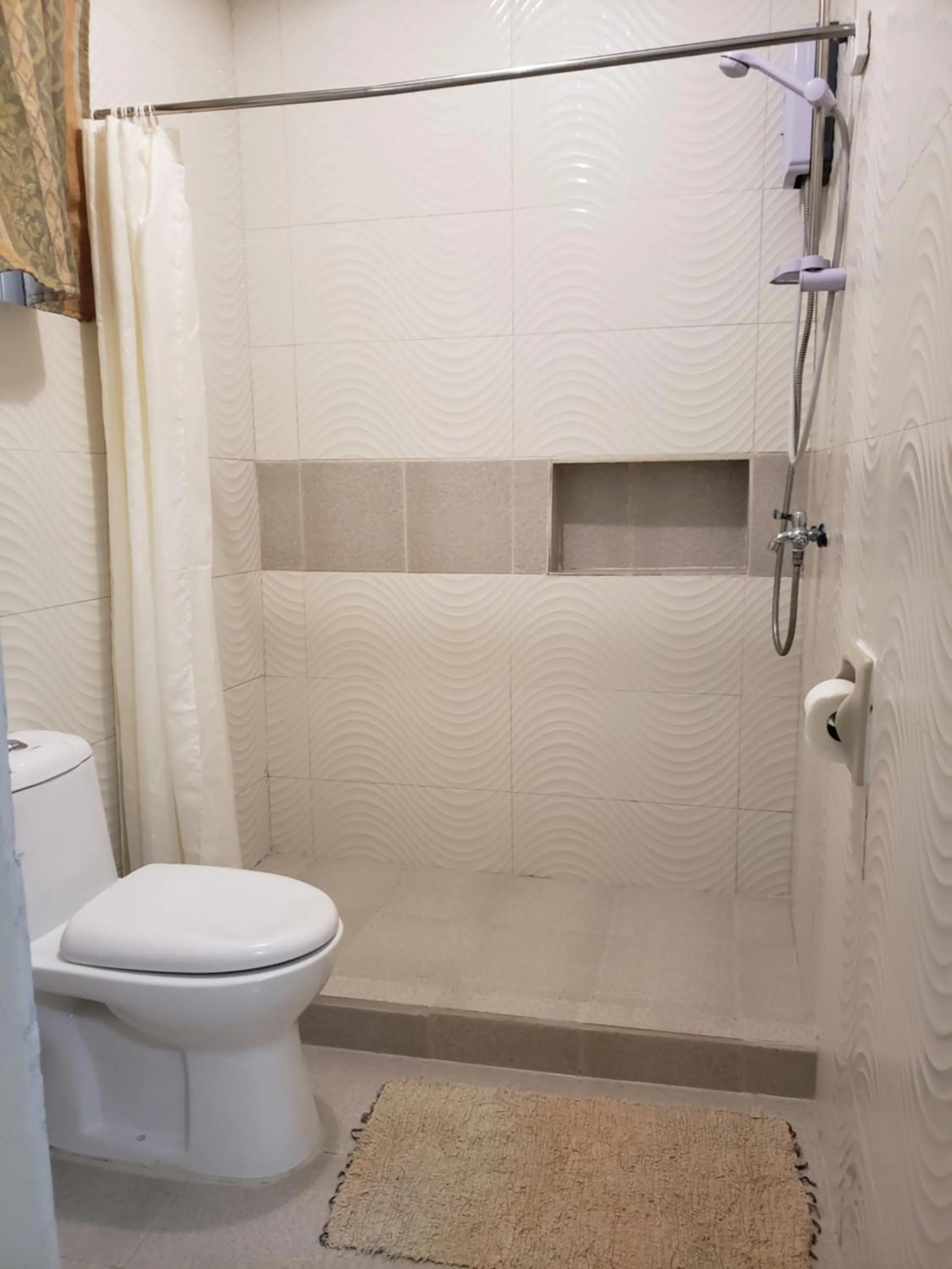 Bathroom in Old Orangewood Bed & Breakfast
