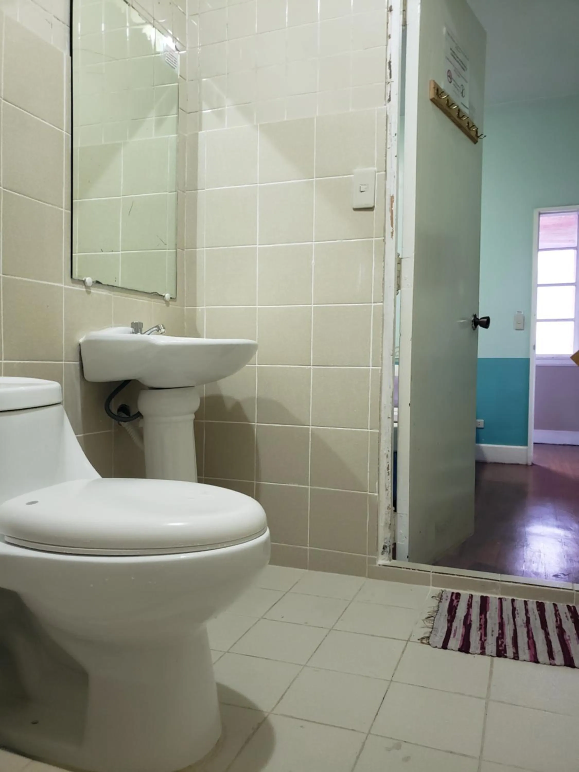 Bathroom in Old Orangewood Bed & Breakfast