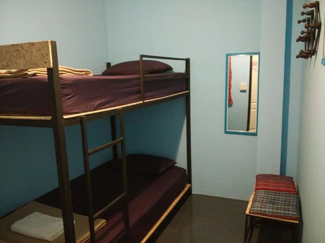 Standard Twin Room (No window) in J Giant Hostel