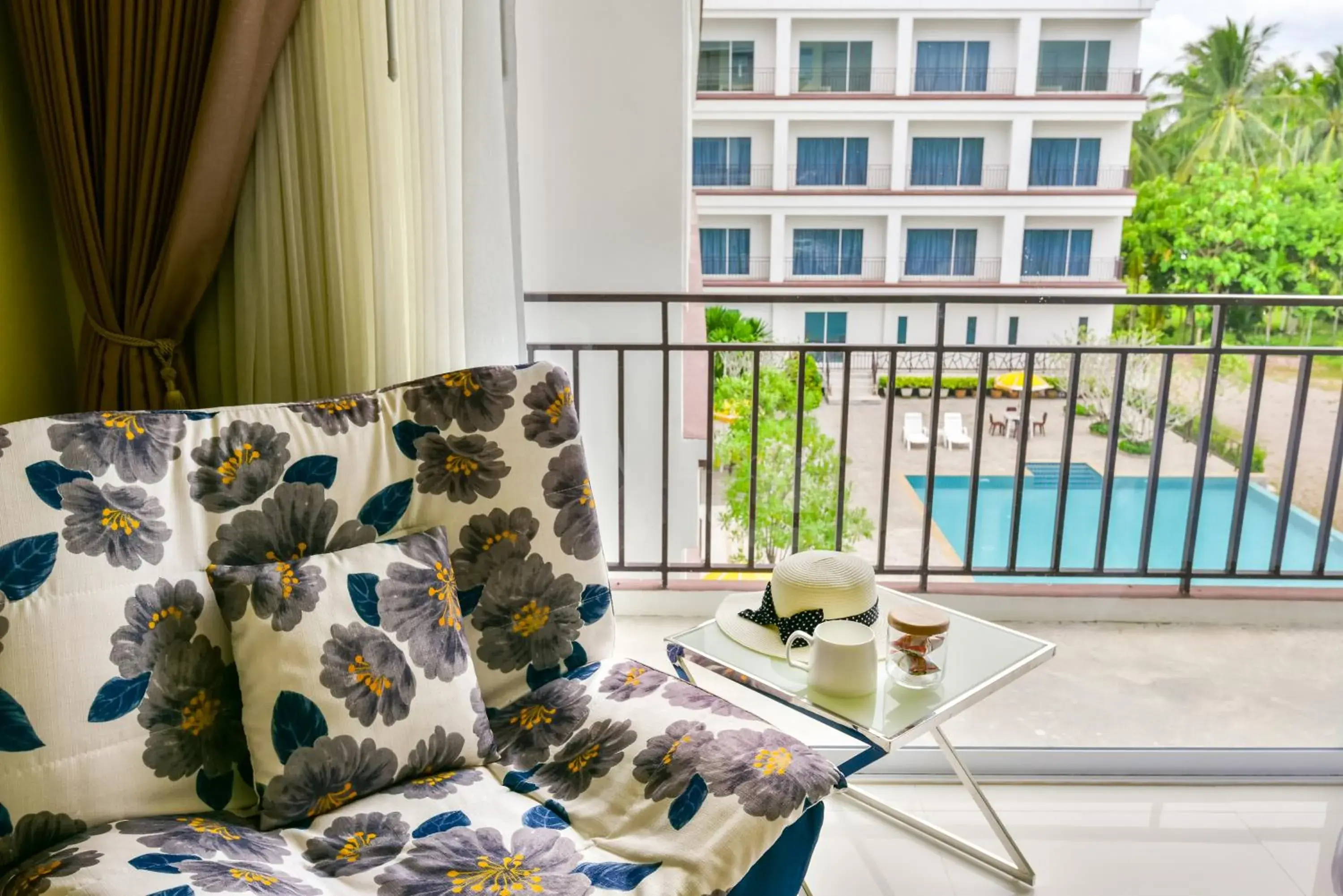 Pool view in Southgate Residence Hotel - SHA Certified Pool view in Southgate Residence Hotel - SHA Certified