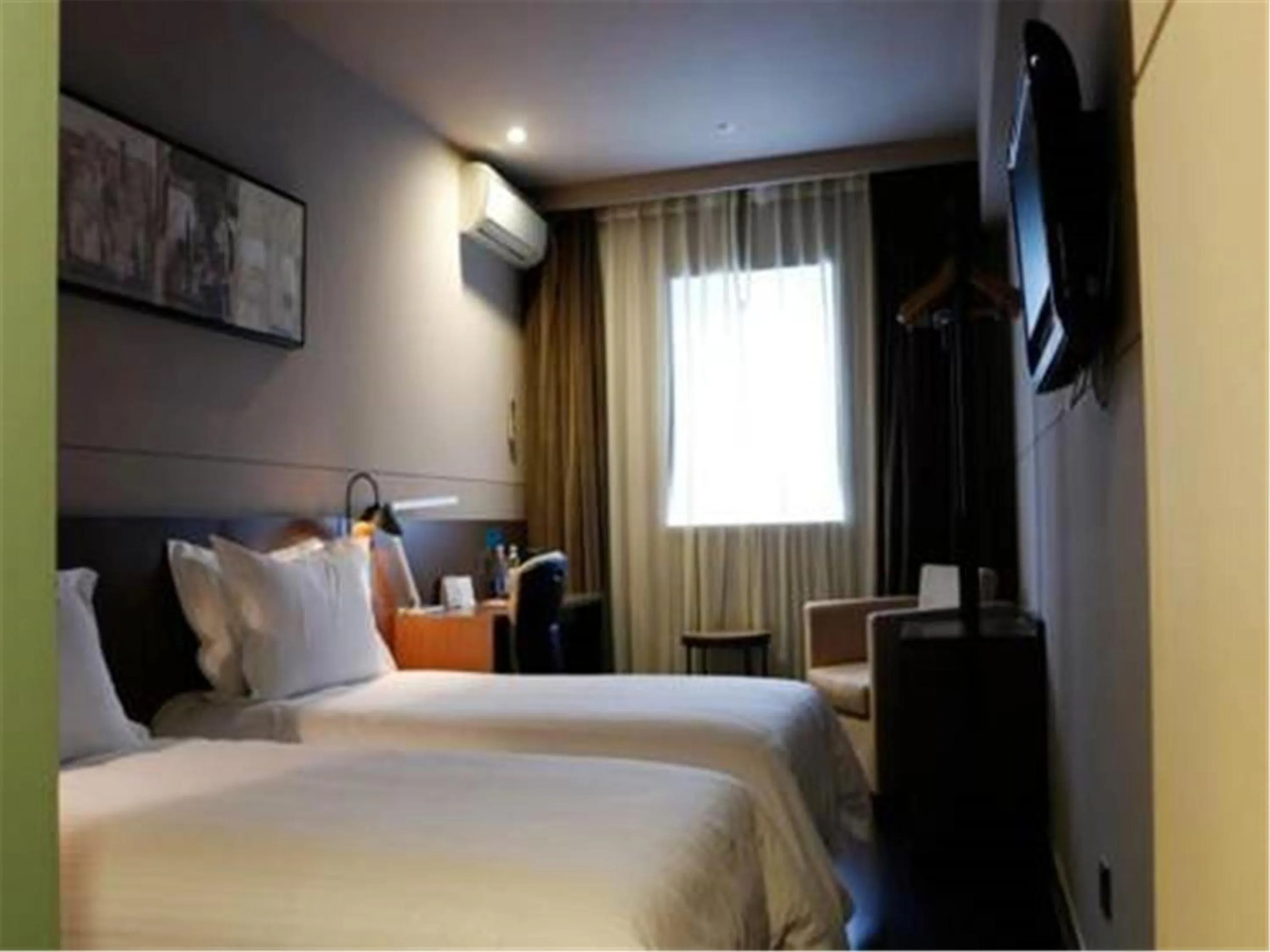 Bed in Jingjiang Inn Select Shanghai New Hongqiao