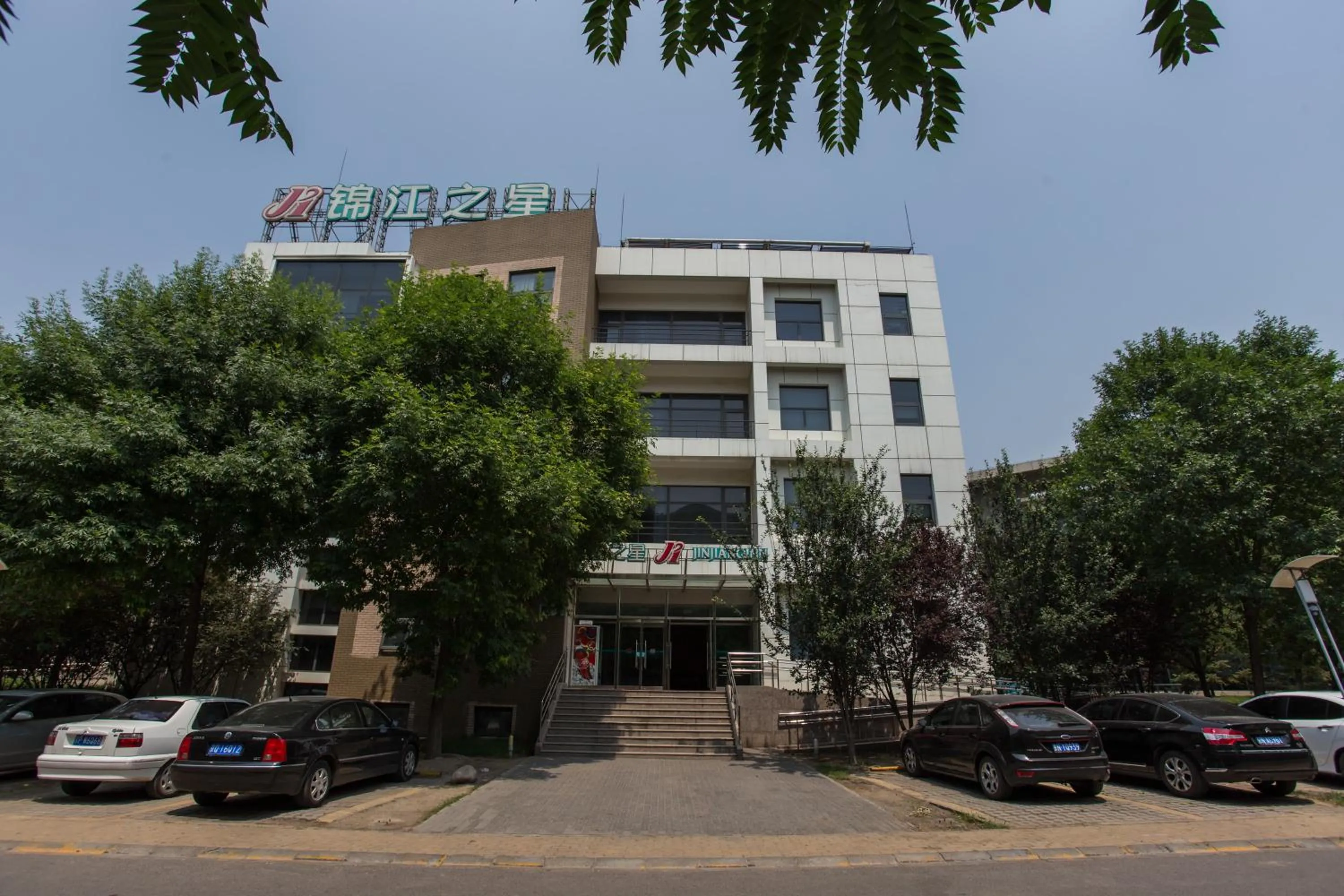 Property building in Jingjiang Inn Beijing Yizhuang Development Zone