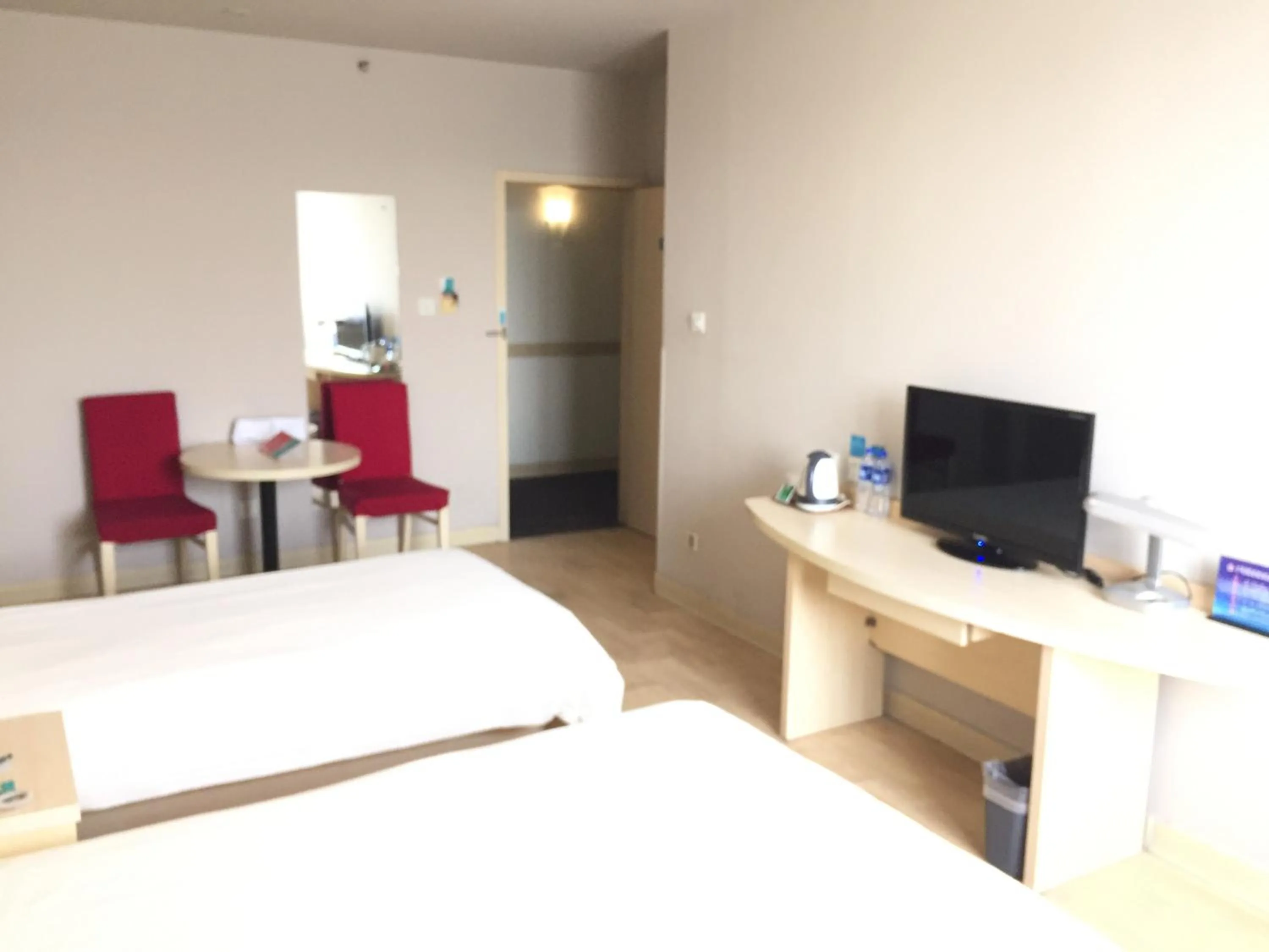 Photo of the whole room, TV/Entertainment Center in Jinjiang Inn Beijing South Station