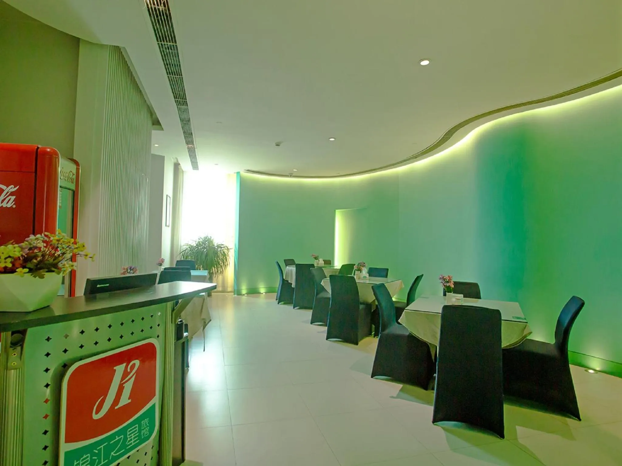 Restaurant/places to eat in Jingjiang Inn Taiyuan Fuxi Street Wanda Plaza