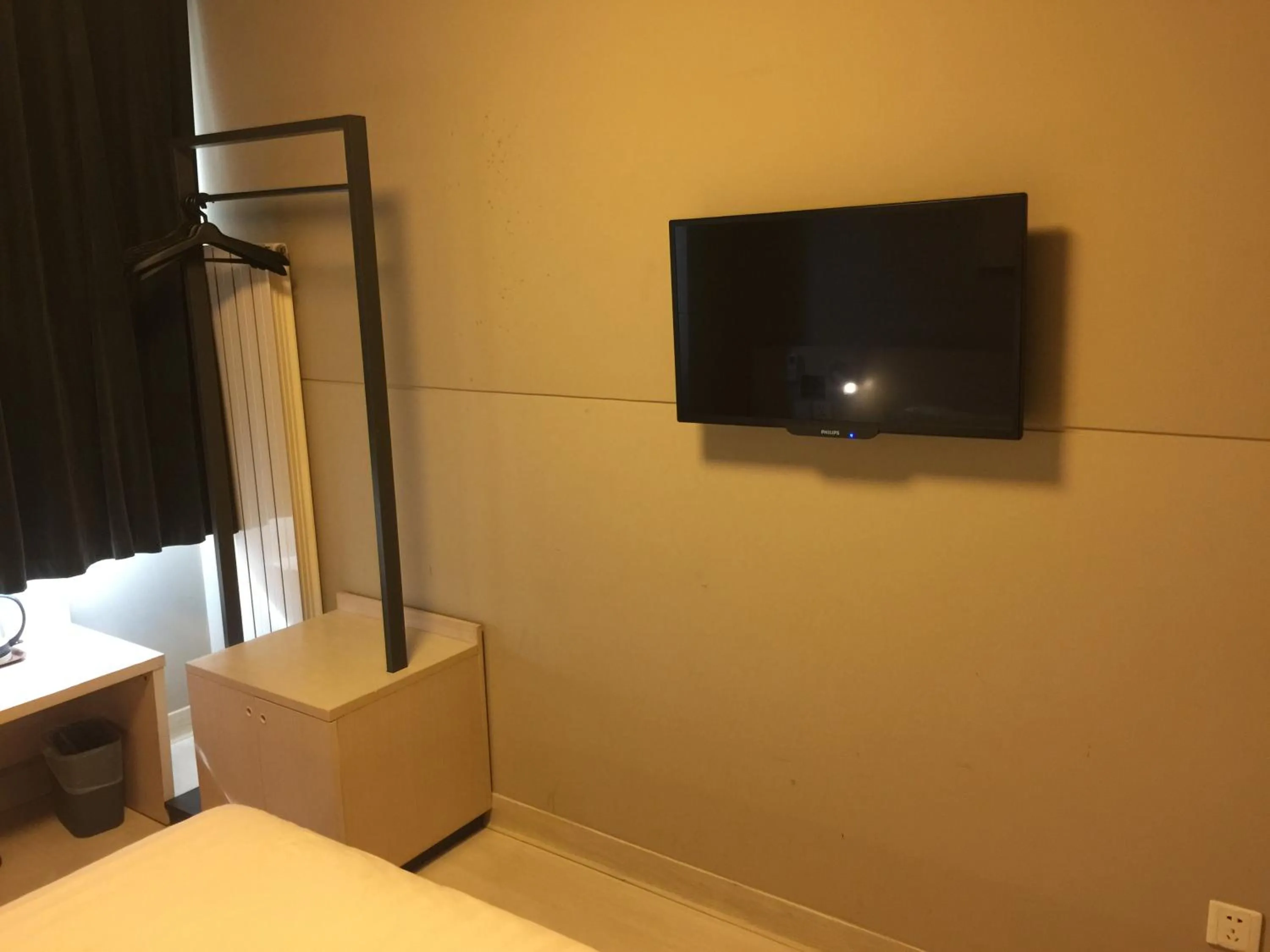 Decorative detail, Bed in Jinjiang Inn Beijing Pingguoyuan