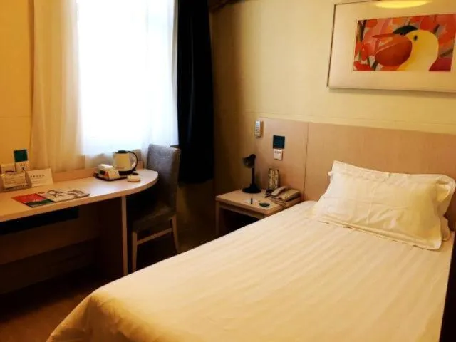 Bed in Jinjiang Inn Zhangjiakou People Park