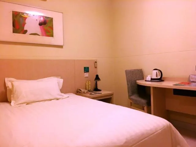 Bed in Jinjiang Inn Zhangjiakou People Park