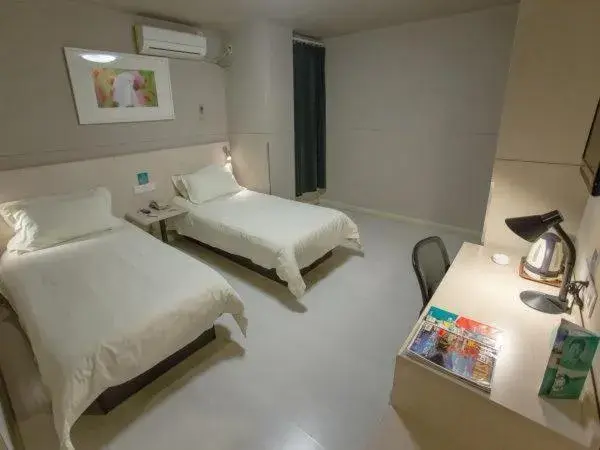 Bedroom, Bed in Jinjiang Inn Shanghai Lu Jiabang Road Bedroom, Bed in Jinjiang Inn Shanghai Lu Jiabang Road