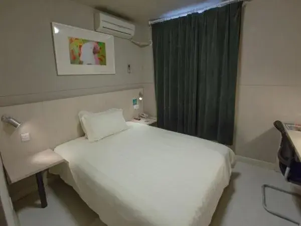Bedroom, Bed in Jinjiang Inn Shanghai Lu Jiabang Road Bedroom, Bed in Jinjiang Inn Shanghai Lu Jiabang Road