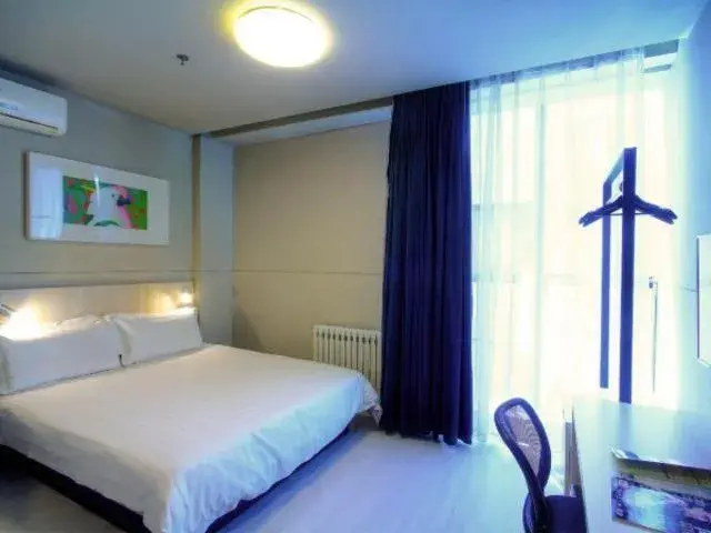 Bed in Jinjiang Inn Liaoning Chaoyang Railway Station Bed in Jinjiang Inn Liaoning Chaoyang Railway Station