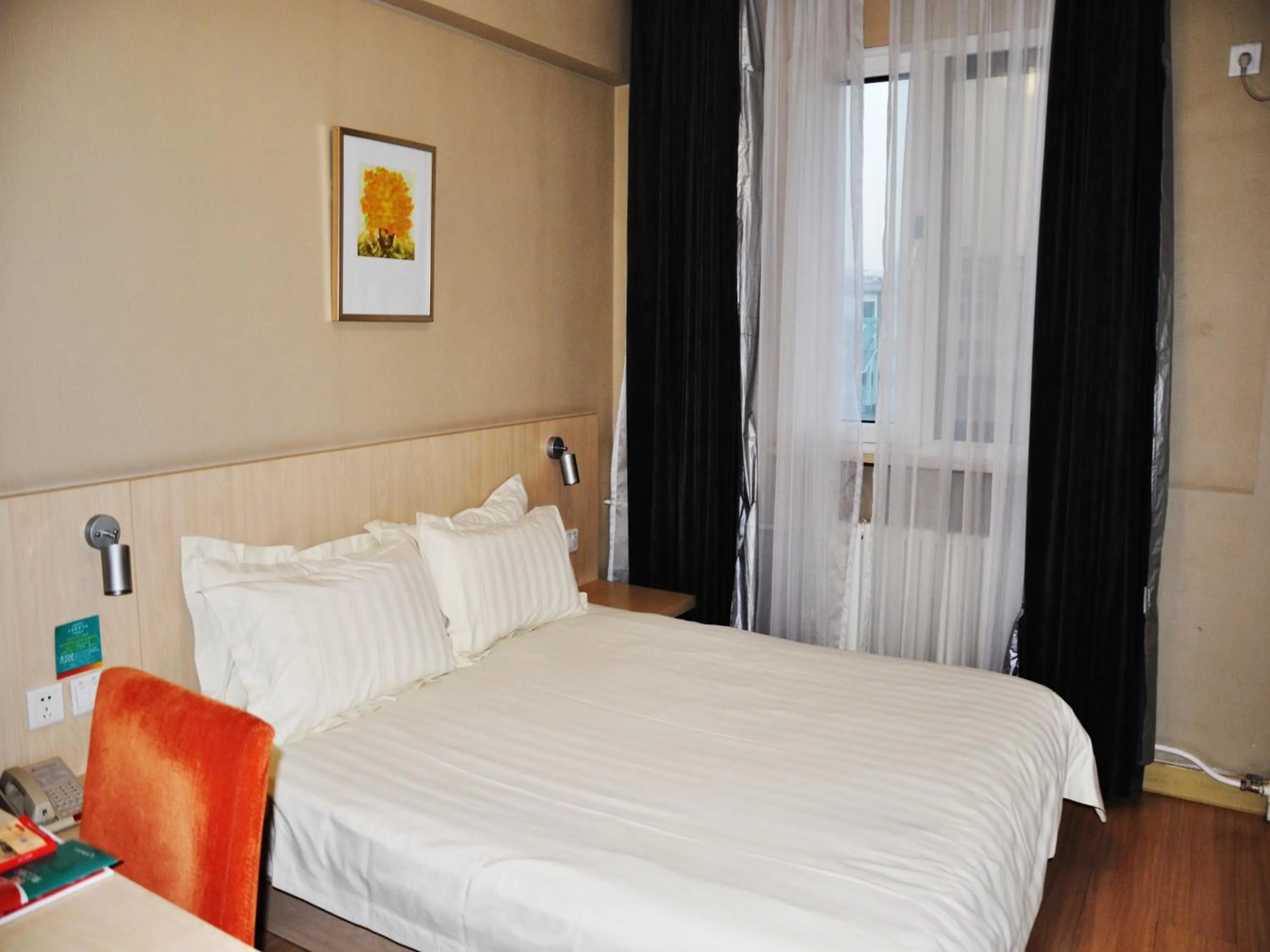 Bed in Jinjiang Inn Beijing Hepingmen