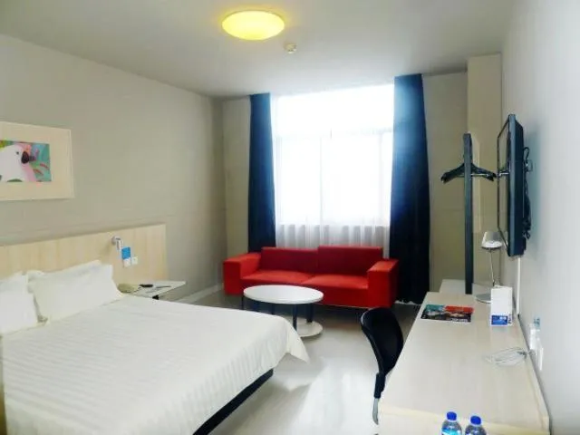 Bed in Jinjiang Inn Zhengzhou International Convention Center