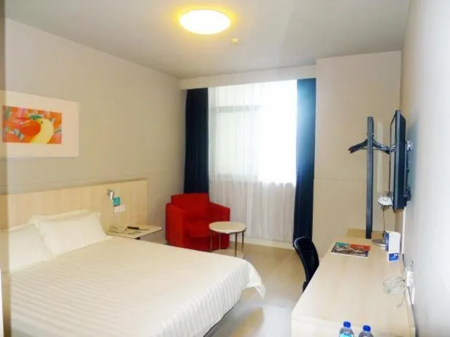 Bed in Jinjiang Inn Zhengzhou International Convention Center