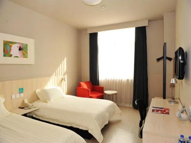 Bed in Jinjiang Inn Zhengzhou International Convention Center