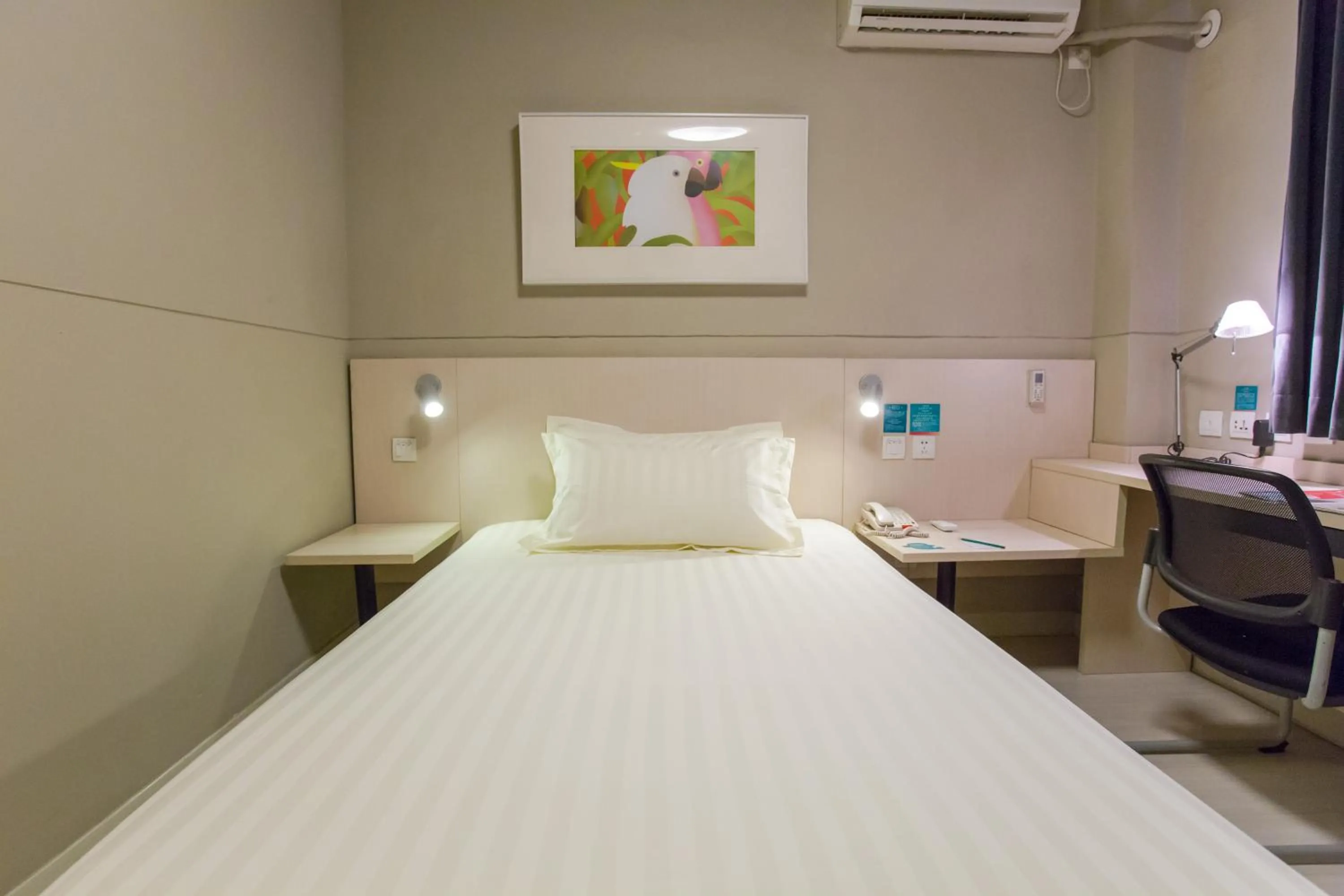 Photo of the whole room in Jinjiang Inn Beijing Xisi