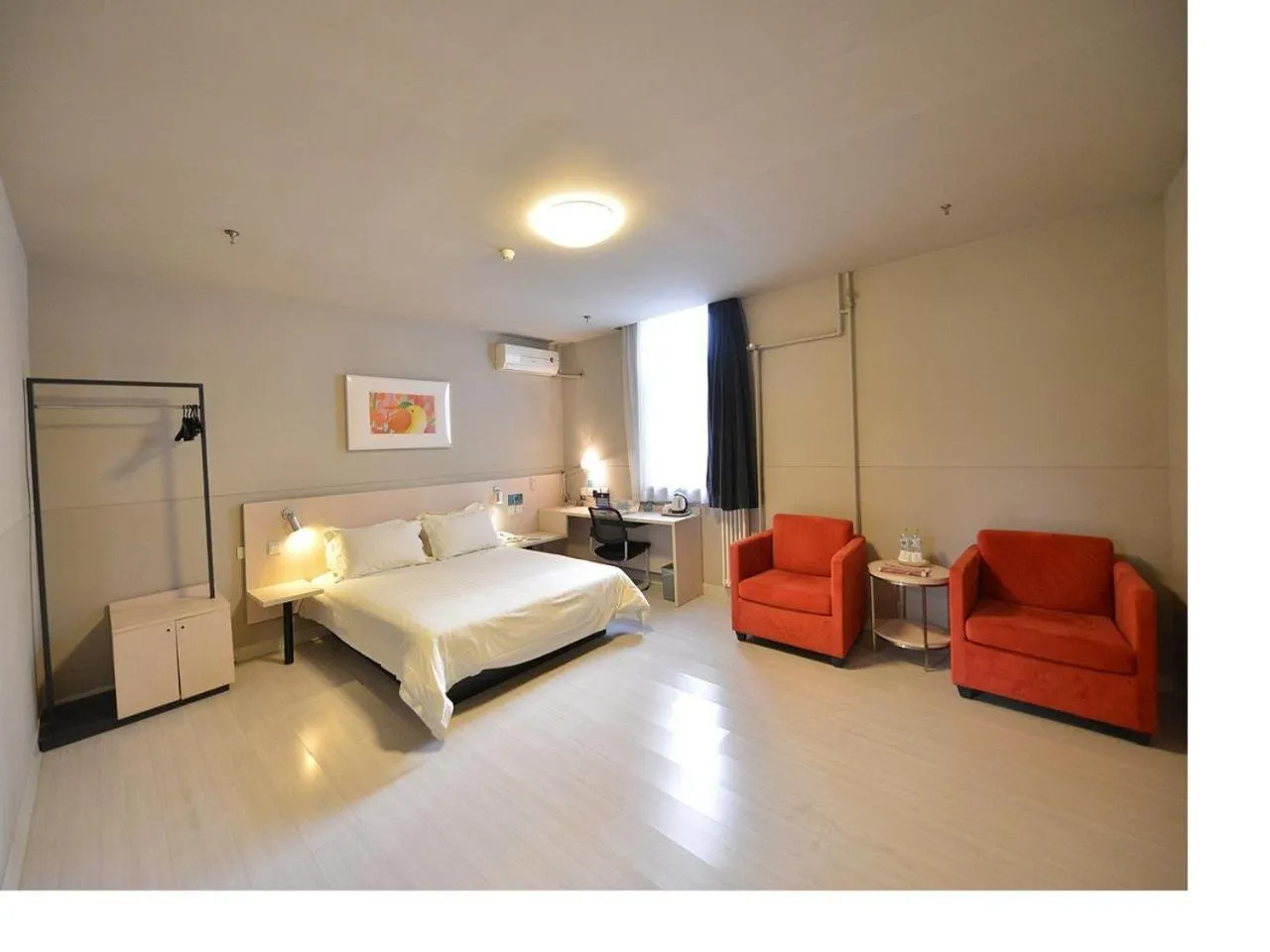 Photo of the whole room in Jinjiang Inn Beijing Xisi