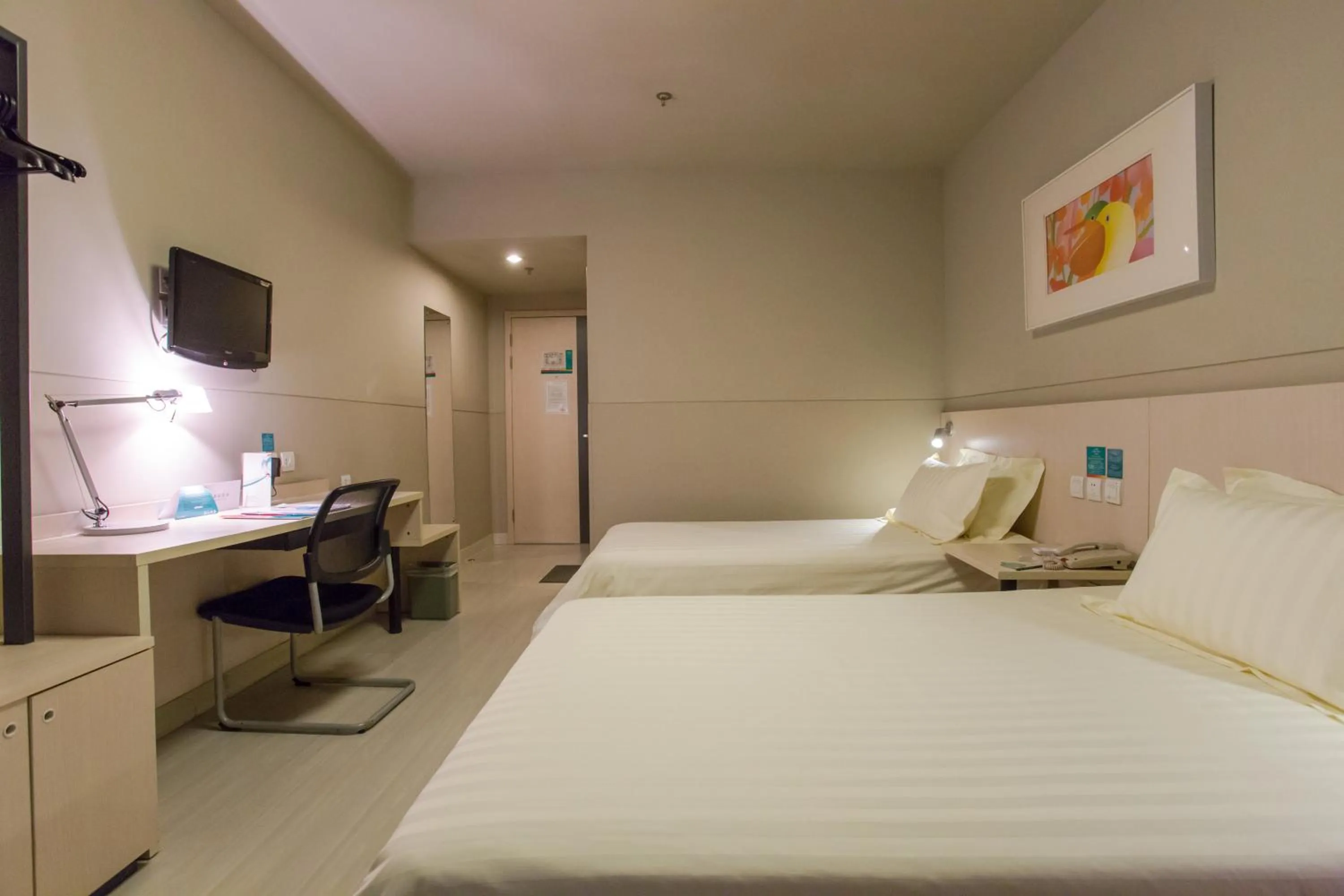 Photo of the whole room in Jinjiang Inn Beijing Xisi