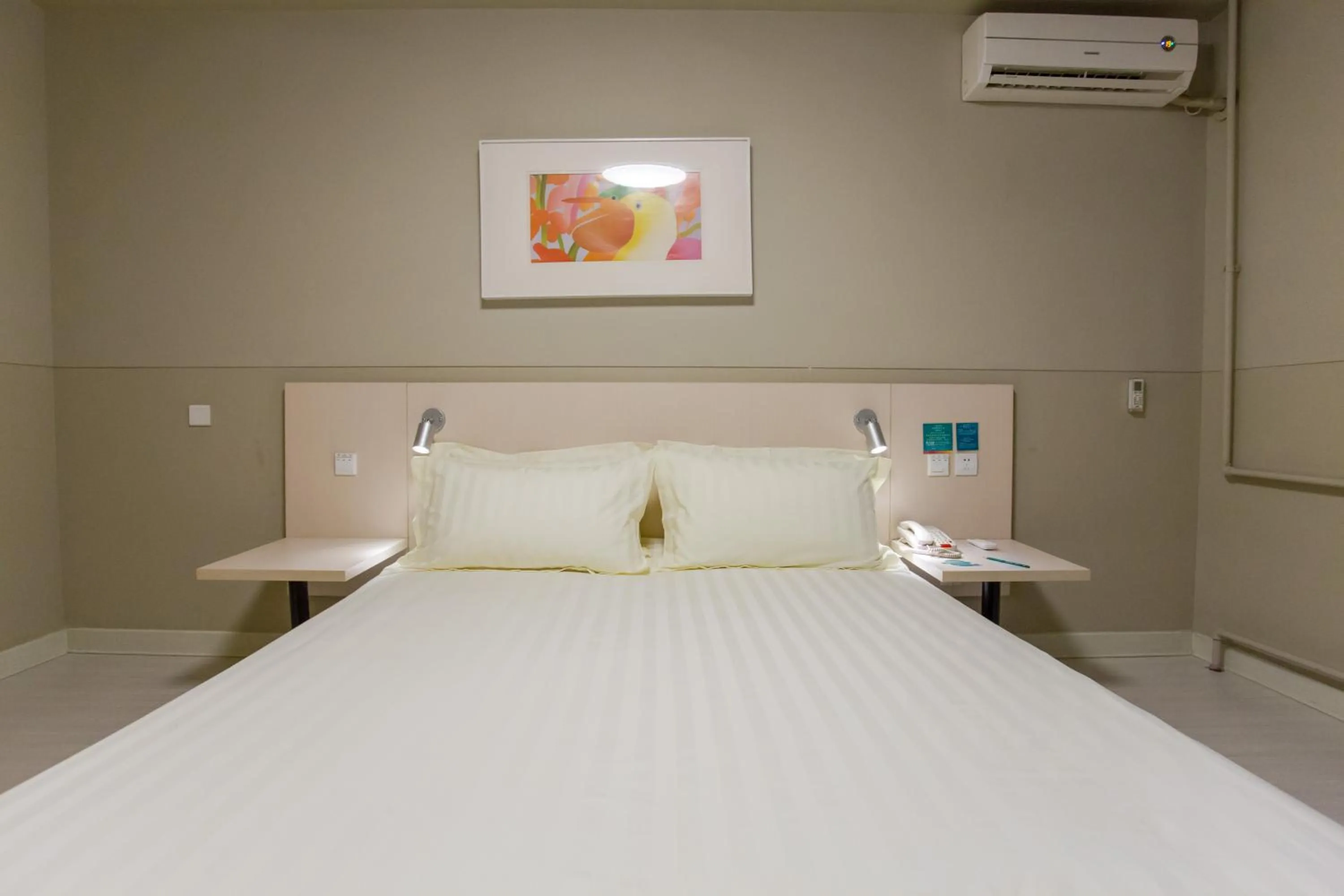 Photo of the whole room in Jinjiang Inn Beijing Xisi